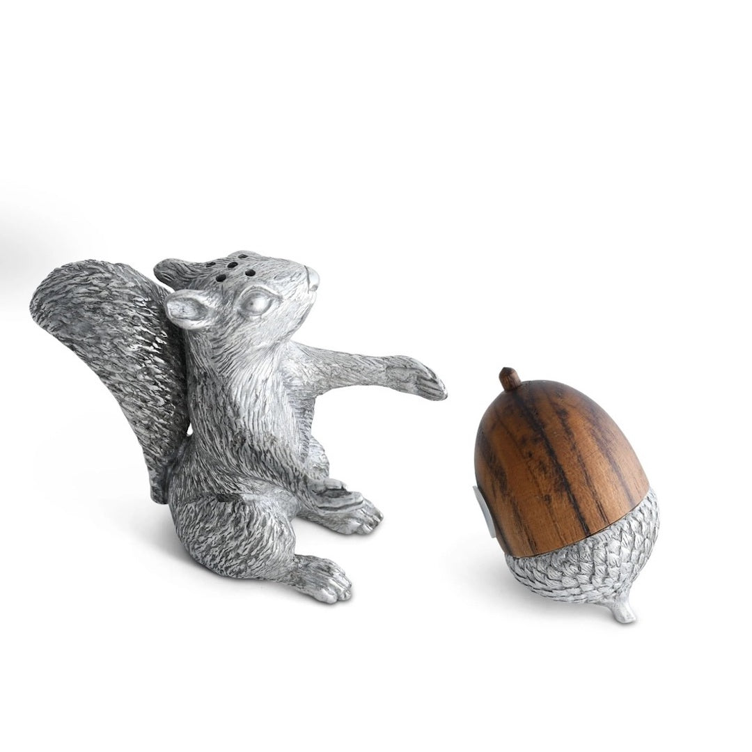 Wooden Squirrel Salt and Pepper Shaker Set with Acorn Design - Perfect for Kitchen, Dining Table, and Gift Giving