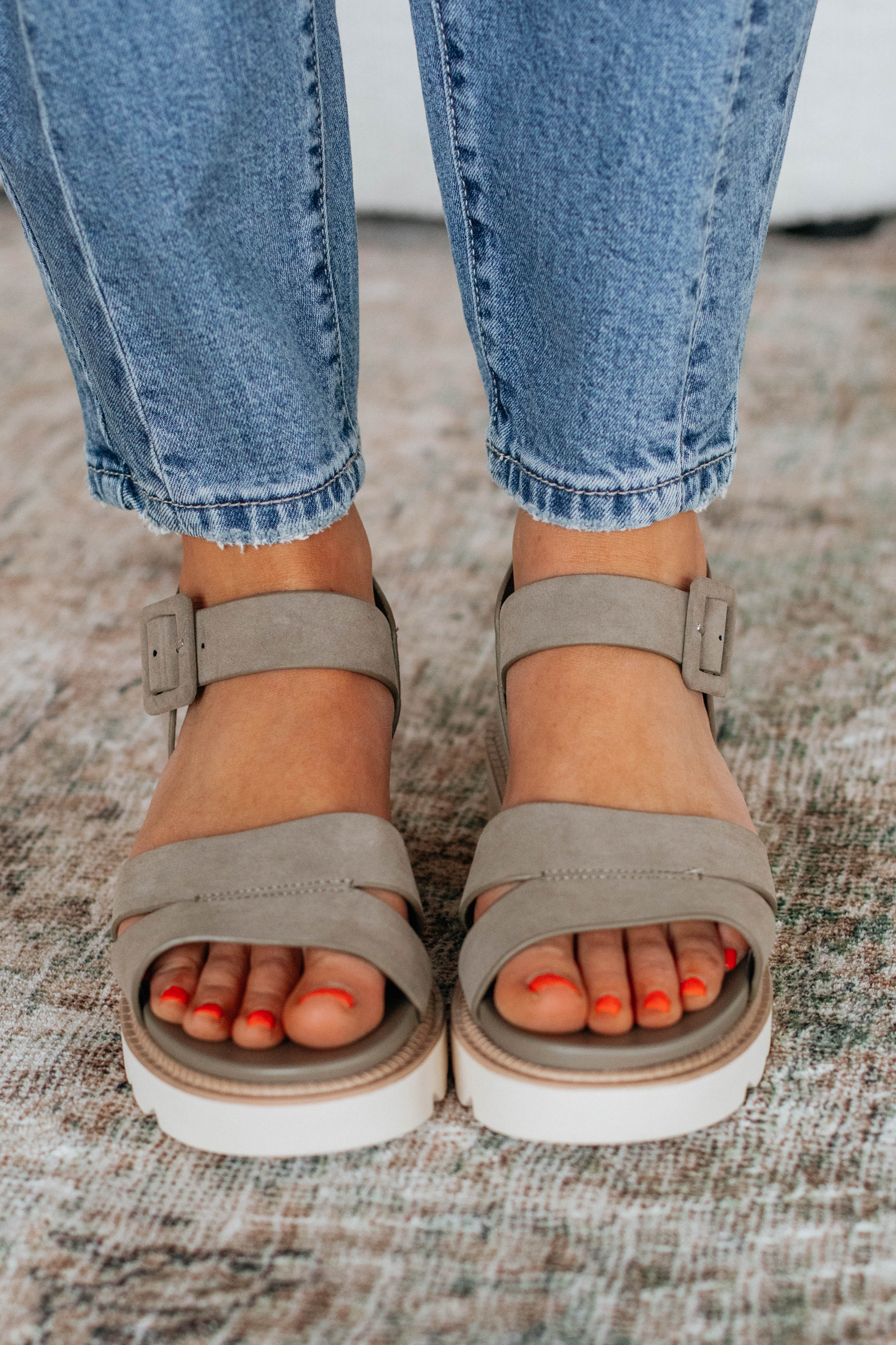 Best Comfortable Sandals for Women & Men - Lightweight & Durable Beach Walking Shoes | Perfect for Vacation, Travel, and Summer Outfits
