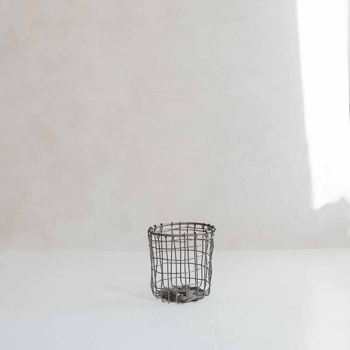 Handmade Woven Wire Storage Basket - Rustic Home Decor Organizer for Bathroom, Bedroom, Kitchen & Office - Perfect for Towels, Blankets, Toys & Magazines