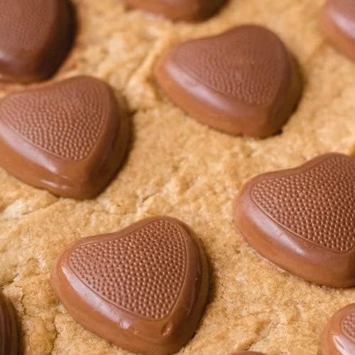 Reese's Milk Chocolate Hearts 27-Piece Gift Box - Red & Gold Foil Wrapped Peanut Butter Chocolates for Mother's Day, Valentine's Day Gifts & Romantic Occasions