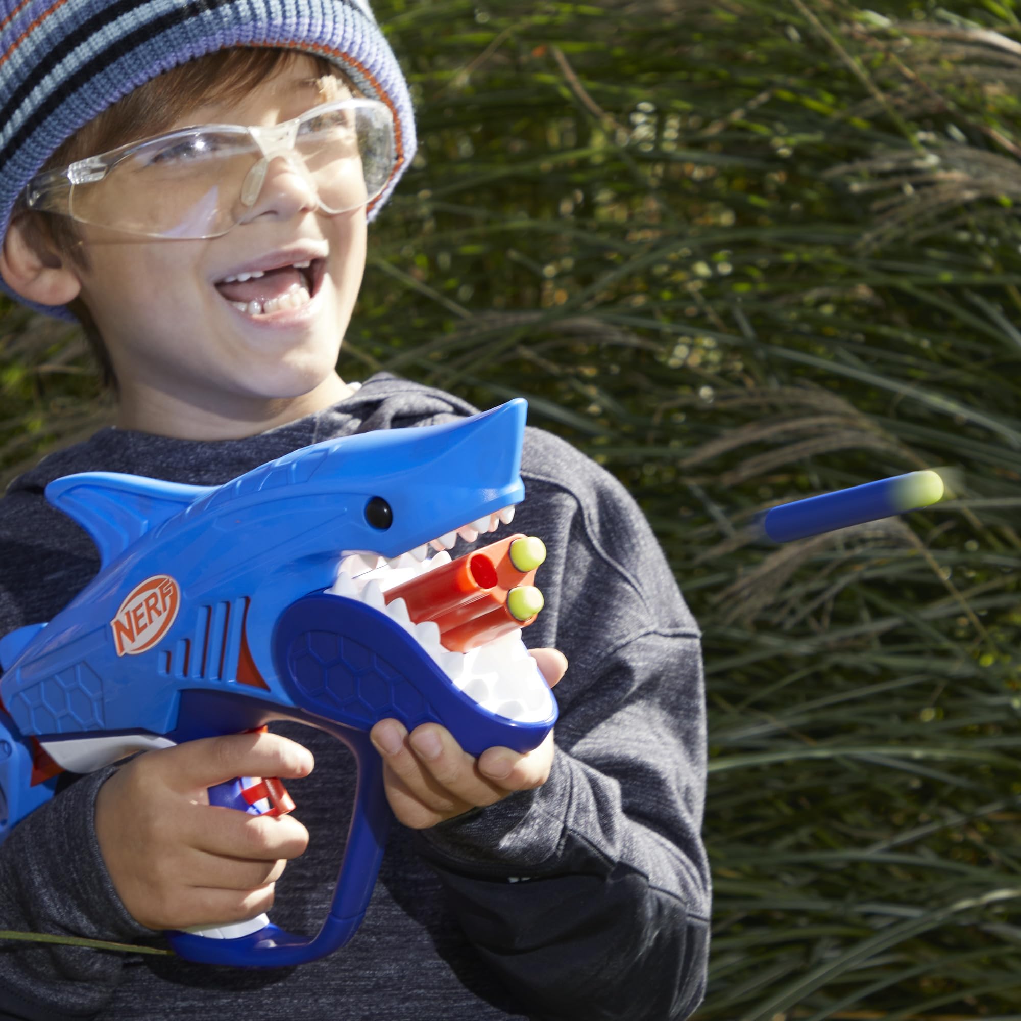 NERF Junior Wild Sharkfire Dart Blaster Toy - Easy to Play with 8 Nerf Elite Darts - Fun Outdoor Shark-Themed Blaster for Kids Ages 6+ - Perfect for Backyard Battles, Birthday Parties & Summer Playtime