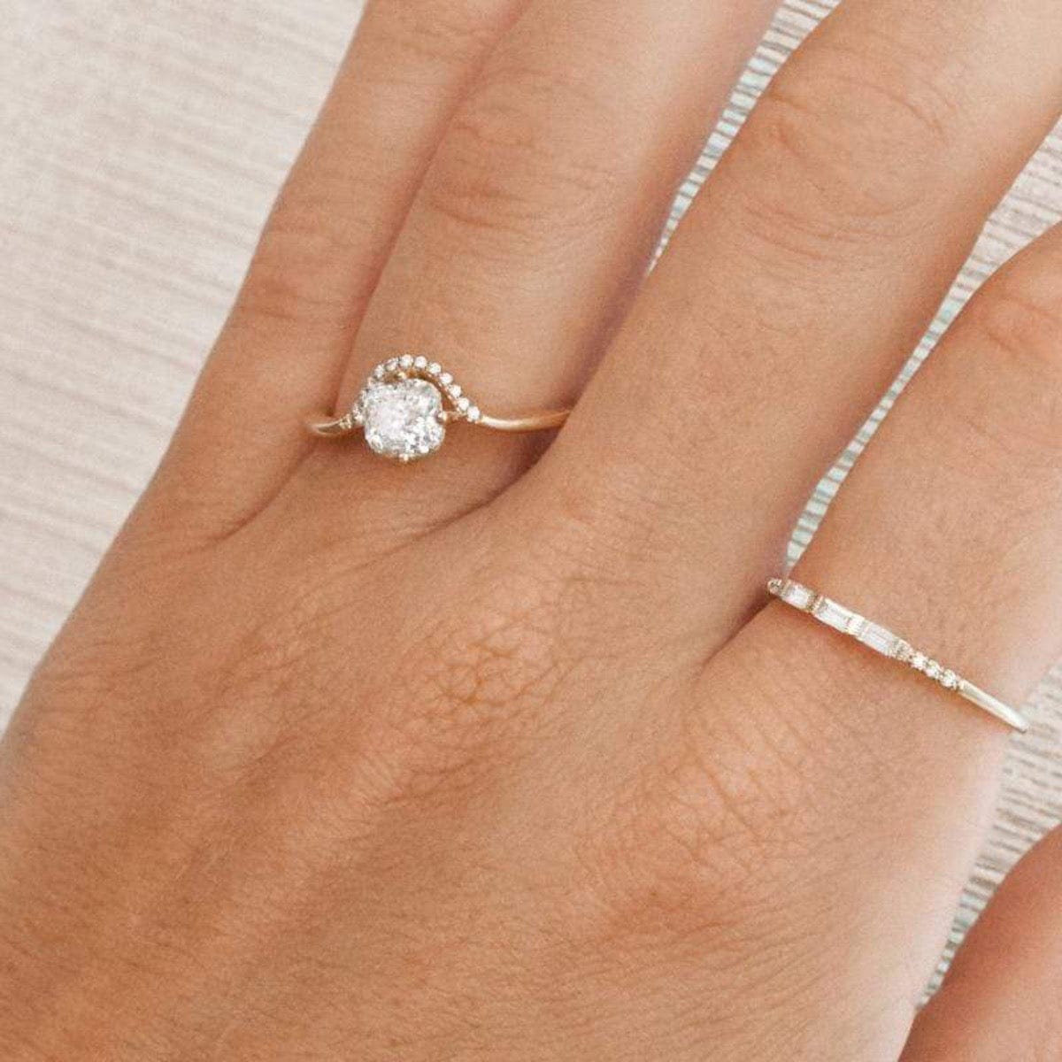 Exquisite Cushion Cut Diamond Crown Ring for Women - Elegant Wedding, Engagement & Anniversary Jewelry Gift - Perfect for Bridal, Party & Special Occasions