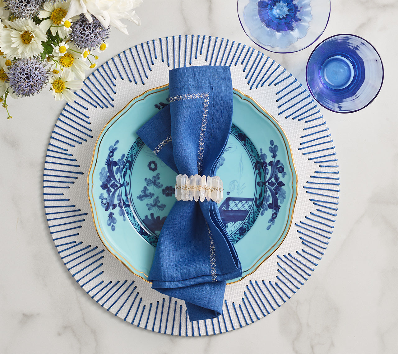 Dream Weaver Placemats Set of 4 - Elegant Woven Table Mats for Dining Room, Kitchen, or Outdoor Picnic - Perfect for Home Decor and Entertaining Guests