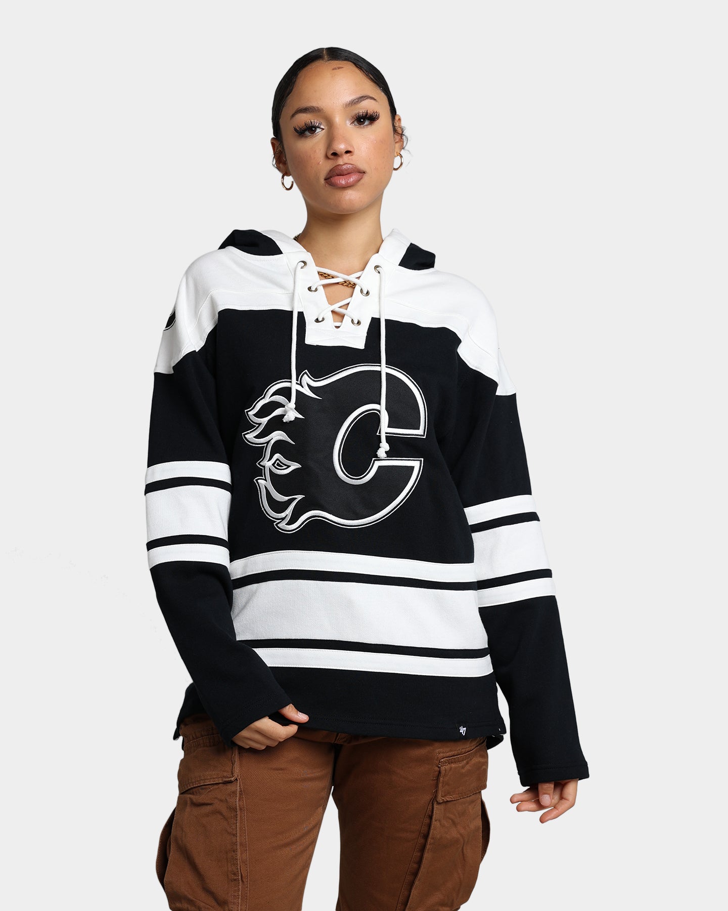 47 Brand Calgary Flames Superior Lacer Hoodie - Jet Black NHL Hockey Fan Apparel for Men & Women - Perfect for Game Day, Tailgating & Cold Weather