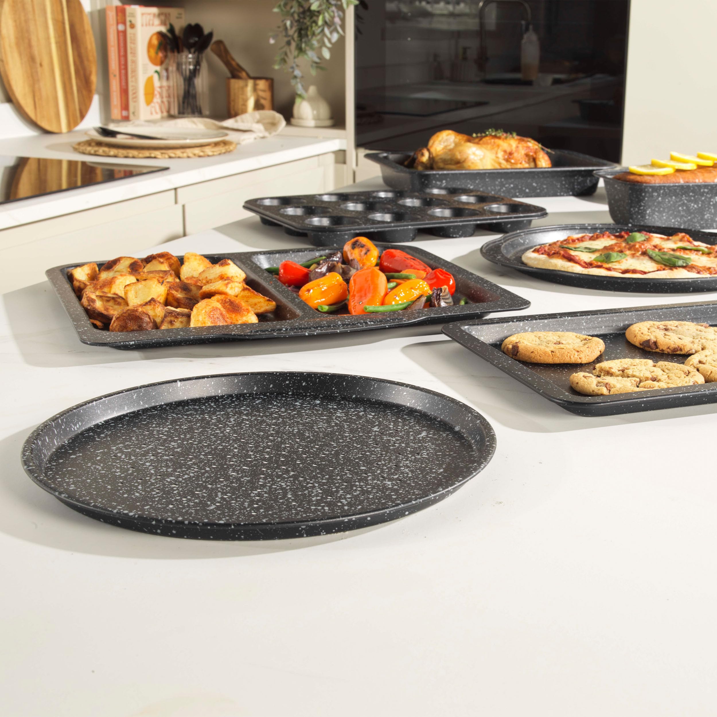 Salter Megastone Pizza Pans Set of 2 – 12-Inch Non-Stick Perforated Crisper Trays for Oven Baking | 29cm Carbon Steel Pizza Tins, PFOA-Free & Oven Safe to 220°C | Perfect for Homemade Pizza, Nachos & Party Snacks