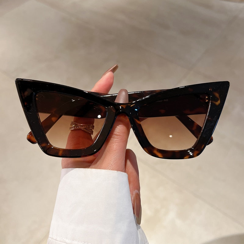 Vintage Cat Eye Sunglasses for Women - Retro Style UV Protection Shades - Perfect for Beach, Driving & Fashion Outfits