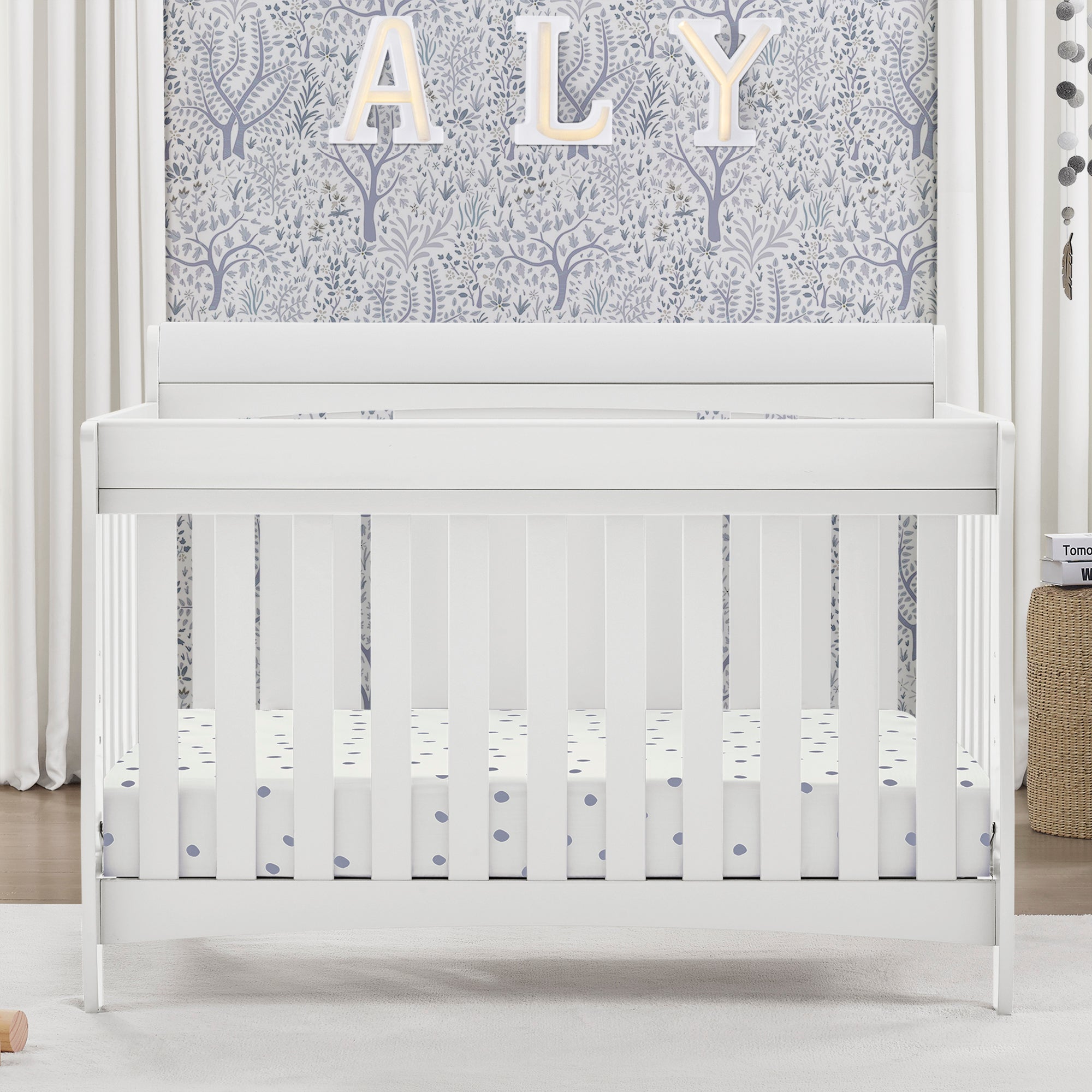 Richmond 6-in-1 Convertible Baby Crib - Toddler Bed & Daybed with Adjustable Height, White Nursery Furniture for Newborn to Teen - Perfect for Small Spaces & Modern Nurseries