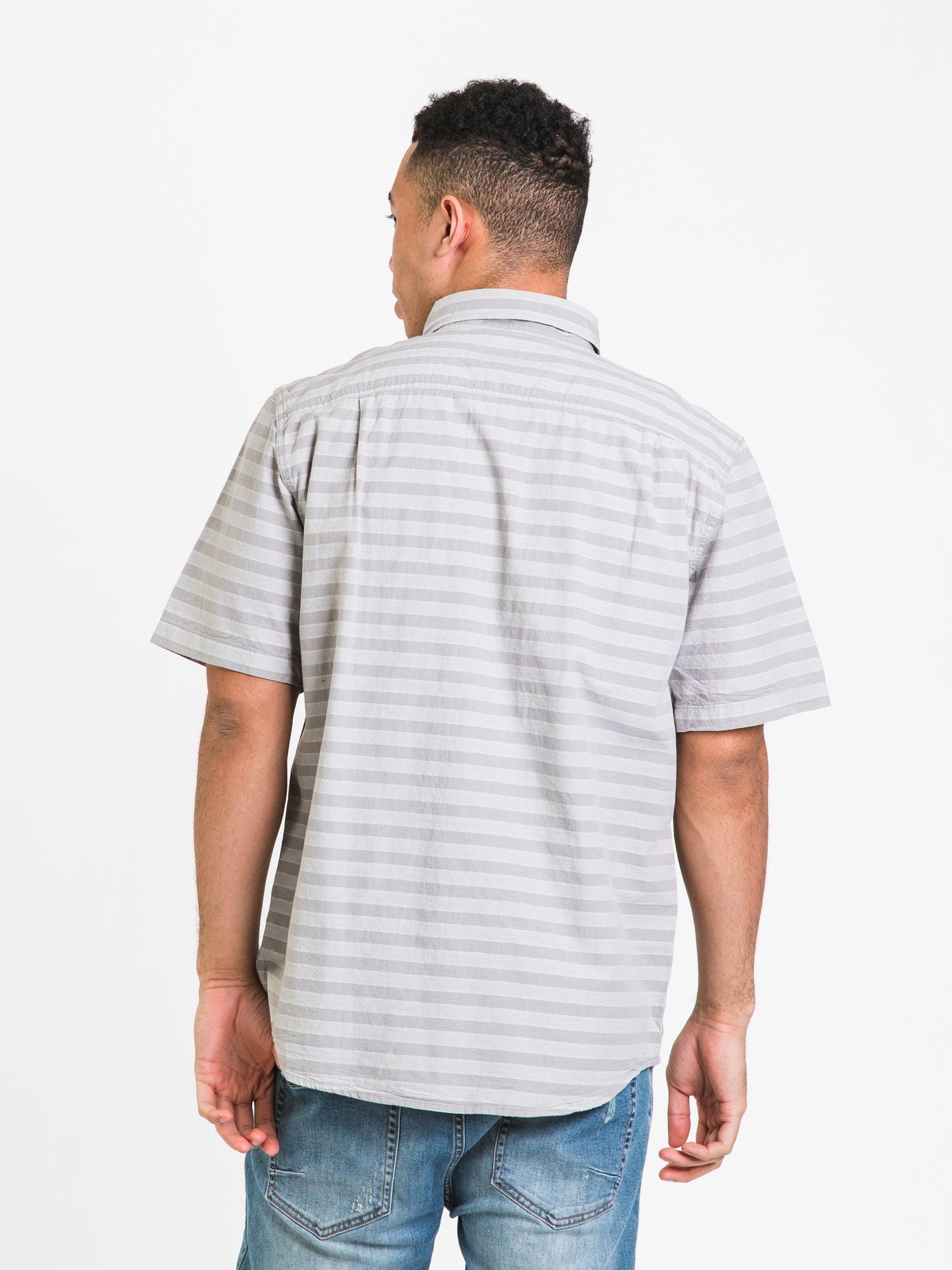 Carhartt Midweight Short Sleeve Plaid Shirt for Men - Comfortable Workwear & Casual Wear - Perfect for Construction, Outdoor Activities & Everyday Use