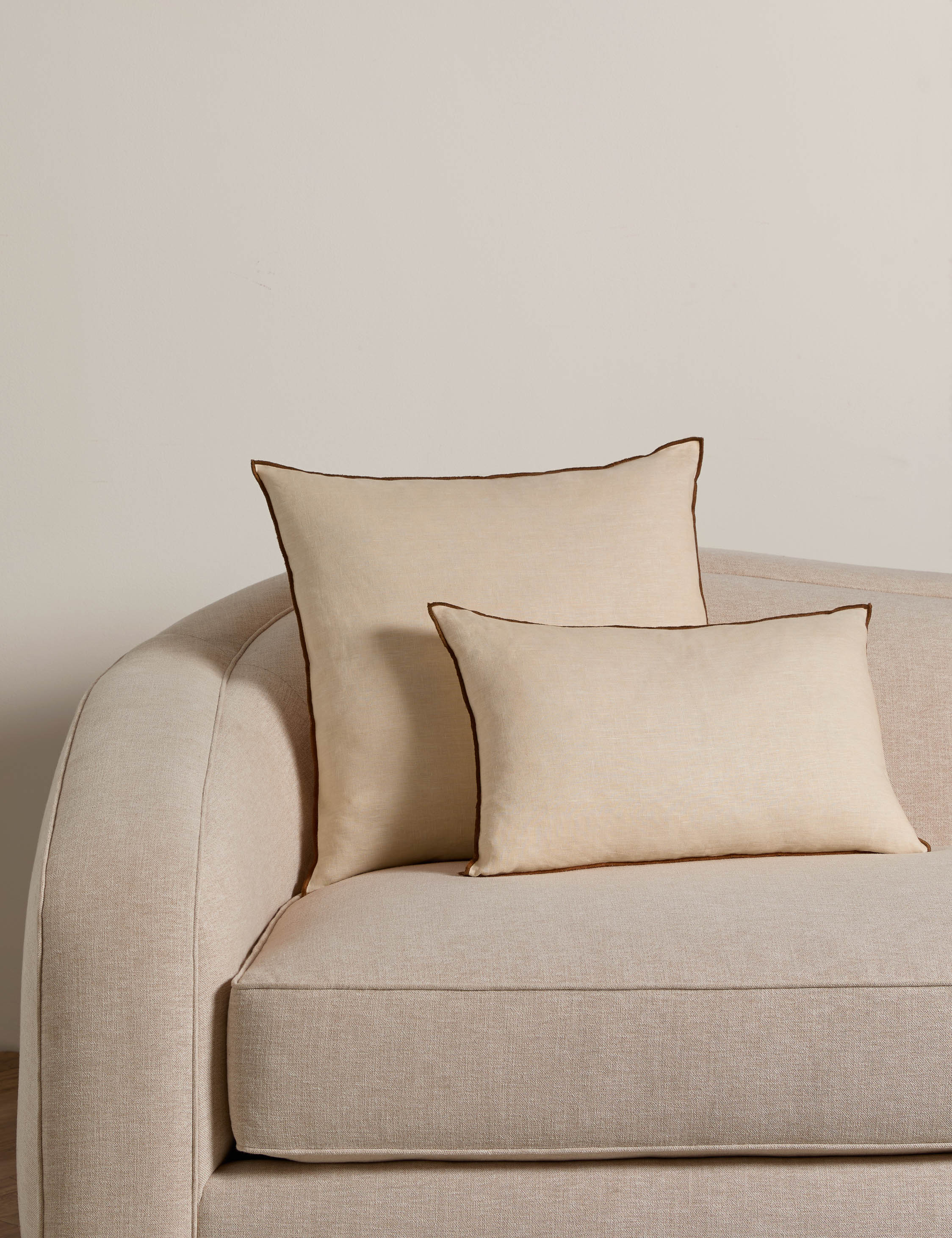 Stylish Carys Contrast Linen Pillow Cover - Breathable & Durable Home Decor for Sofa, Bedroom, and Living Room - Perfect for Modern Farmhouse, Boho, and Scandinavian Interior Design Styles