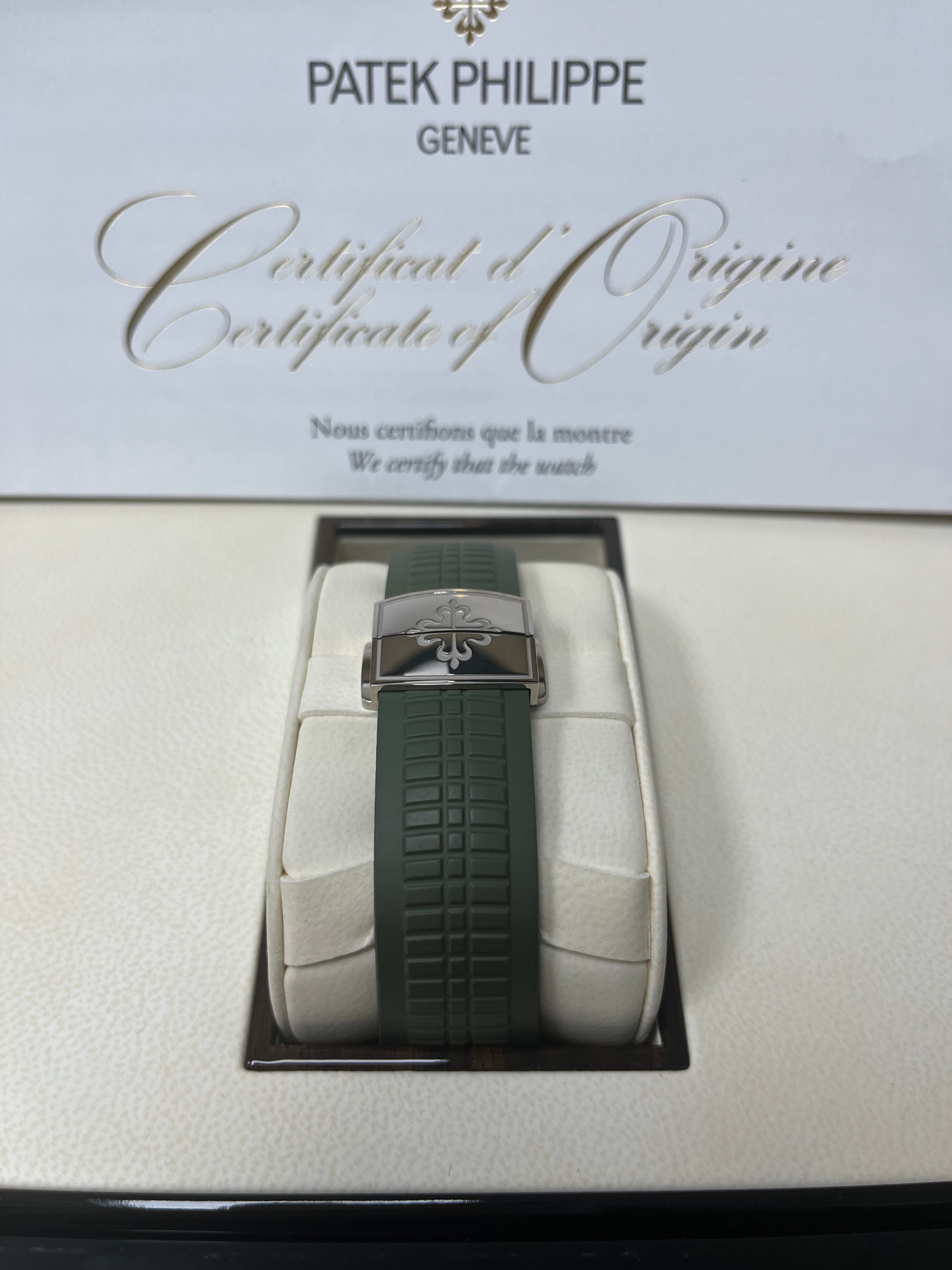 Patek Philippe Aquanaut 5968G-010 Self-Winding Men's Watch with Green Dial - Luxury Automatic Timepiece for Business & Formal Occasions