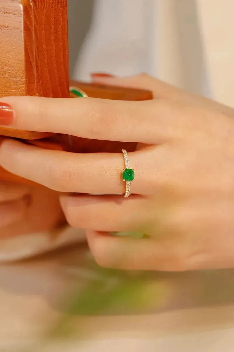 18K Yellow Gold Emerald Ring for Women - Elegant Shiny Wedding Band with Natural Gemstone & Diamond Accents | Luxury Jewelry Gift for Anniversary, Engagement & Special Occasions