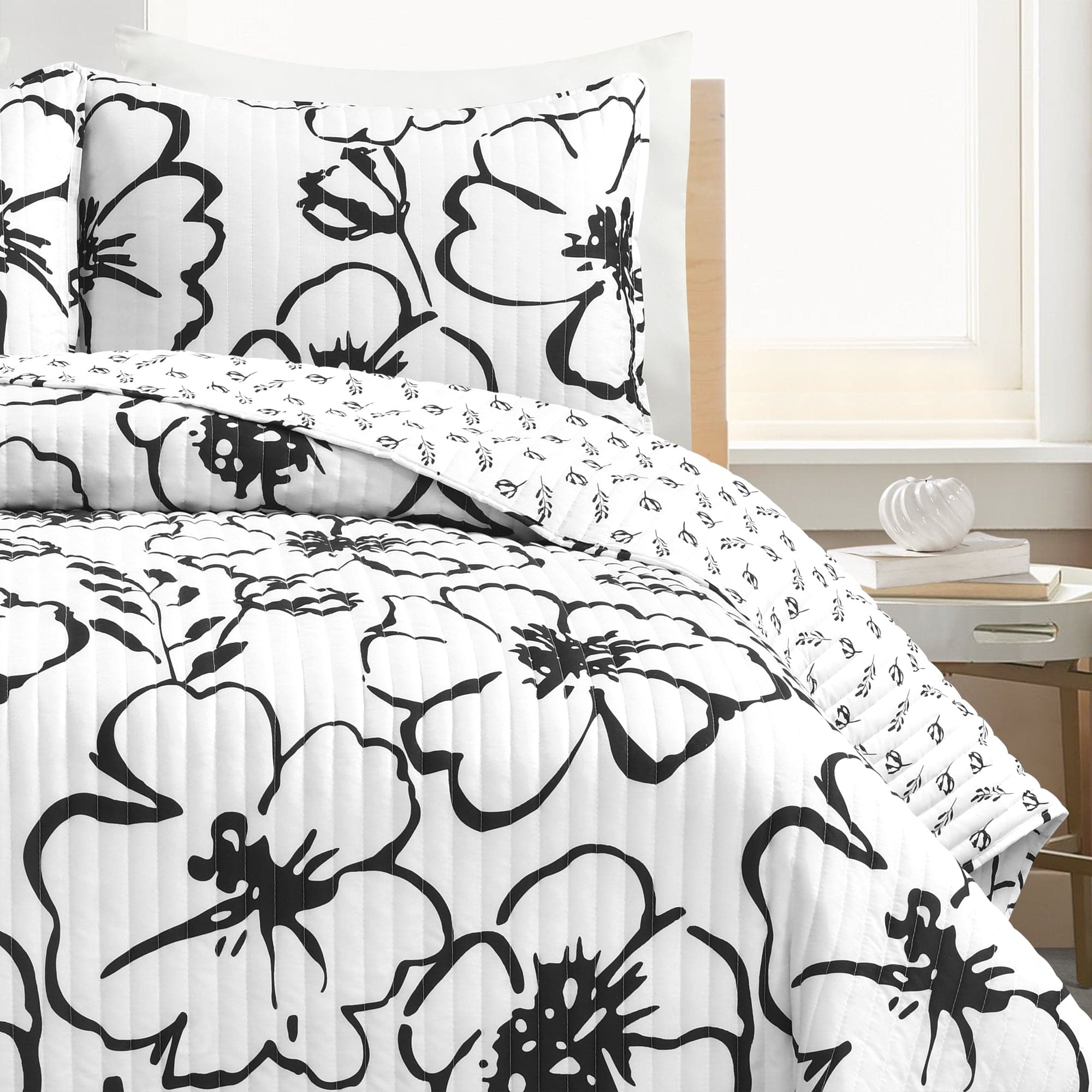 Scandinavian Floral Quilt 3 Piece Set - Soft Cotton Bedding Set with Duvet Cover, Pillow Shams & Sheet - Perfect for Master Bedroom, Guest Room & Cozy Home Decor
