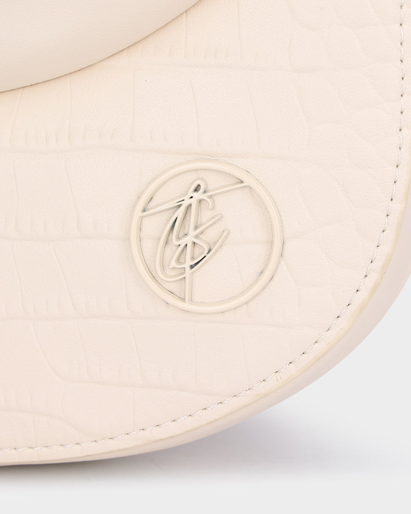 Stylish White Baseball Cap Design Bag - Perfect for Sports, Travel & Everyday Use