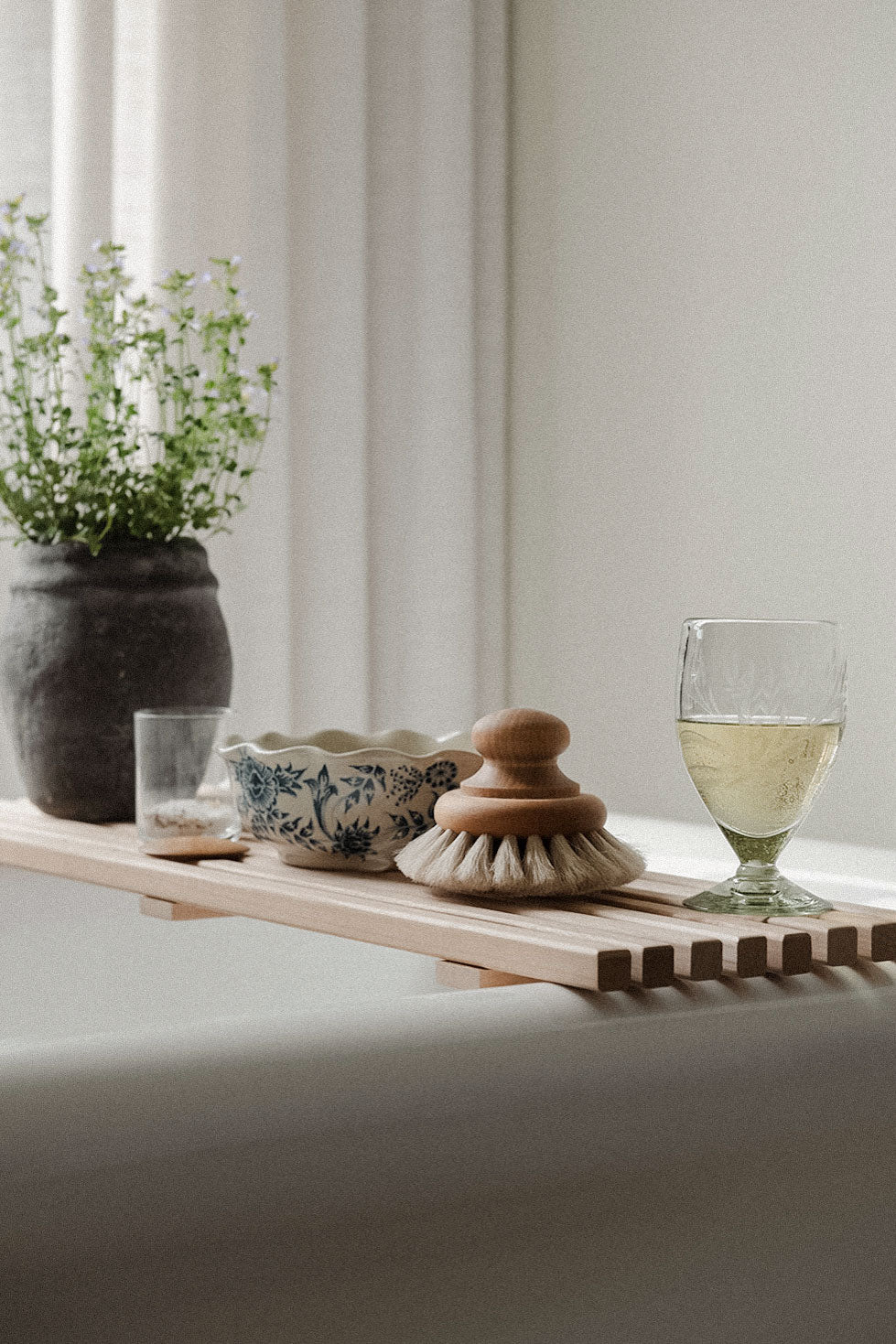 Premium Wooden Bathtub Caddy Tray with Wine Glass Holder & Book Stand - Perfect for Relaxing Bath Time, Spa Days & Self-Care Moments