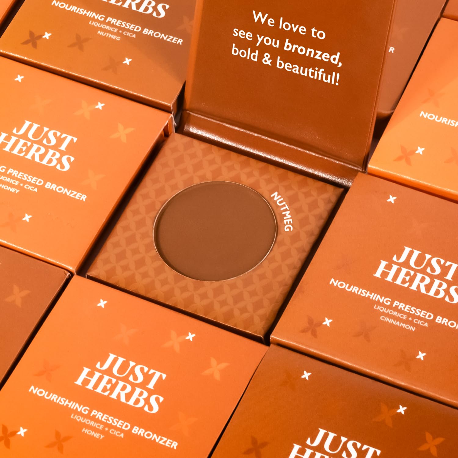 Just Herbs Nourishing Pressed Bronzer with Liquorice & Cica - 3.5g Honey Shade | Face Contouring & Highlighting Makeup | Perfect for Daily Wear & Special Occasions