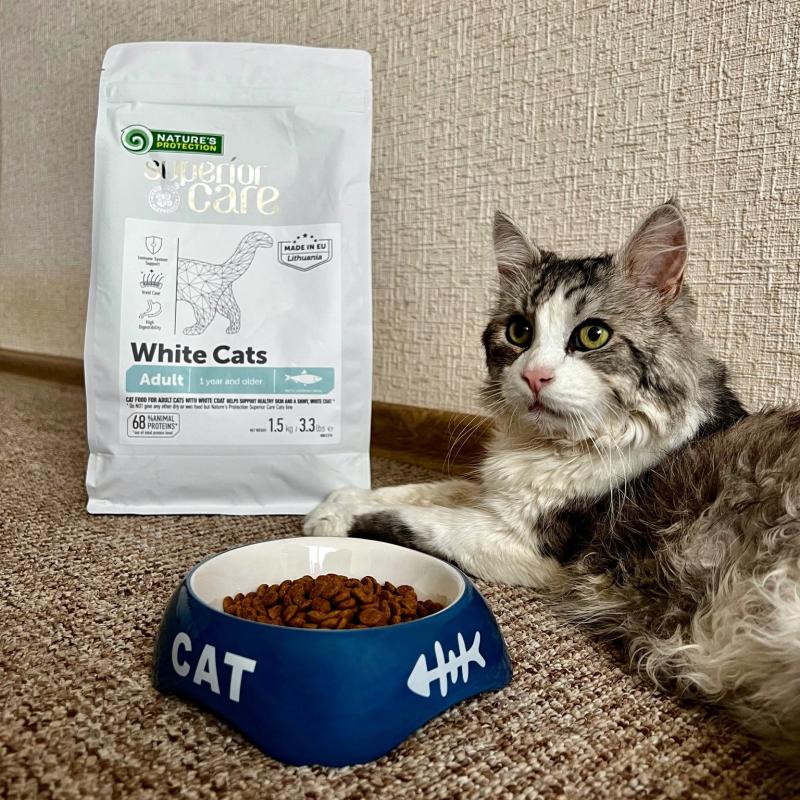 Premium Adult Light Coat Cat Food with Herring - Grain-Free Dry Food for All Cat Breeds - Supports Healthy Skin & Shiny Fur - Ideal for Indoor & Outdoor Cats
