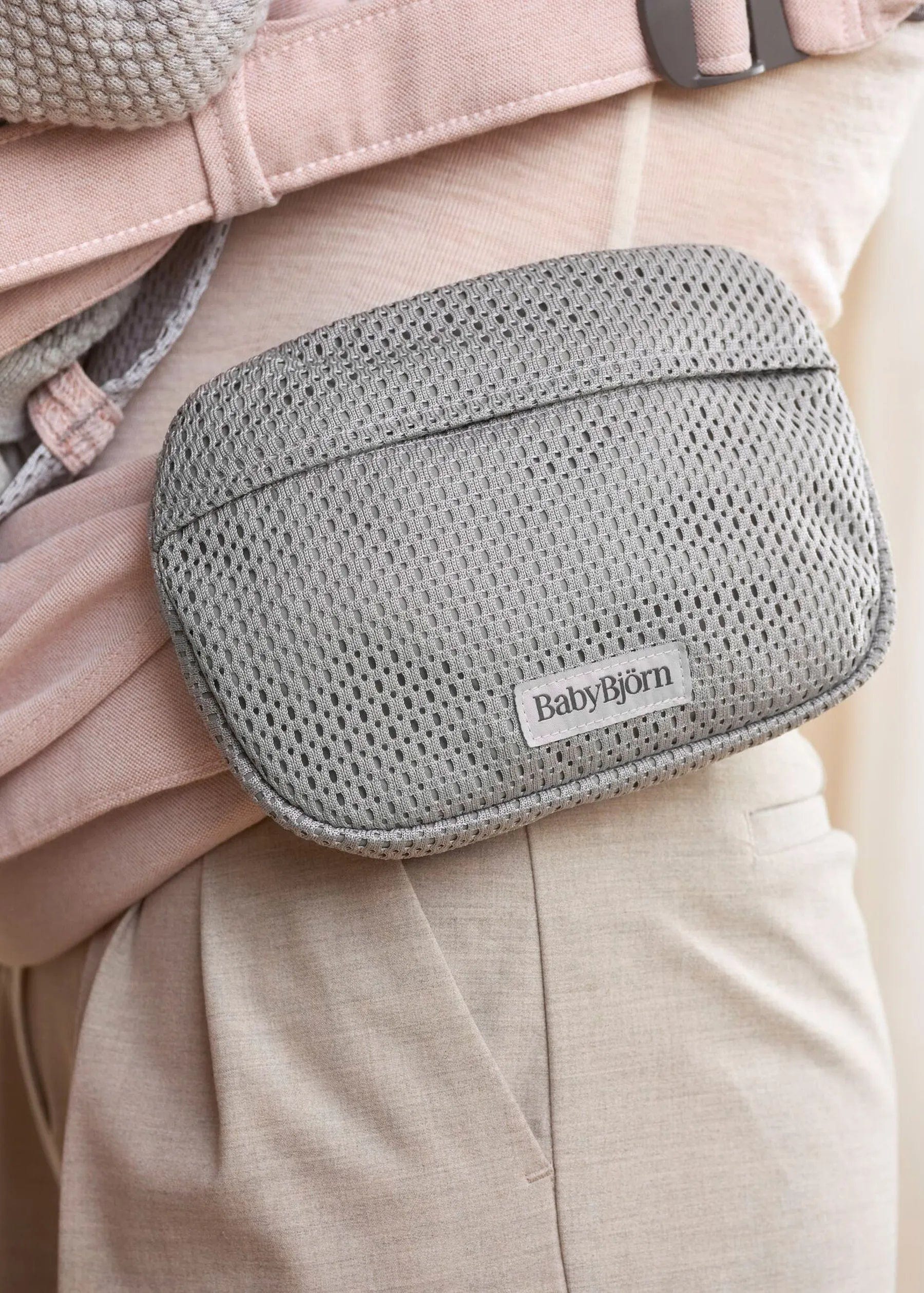 BabyBjorn Pocket Mesh Pouch - Lightweight & Breathable Baby Carrier for Newborns to Toddlers - Perfect for Travel, Hiking & Everyday Use