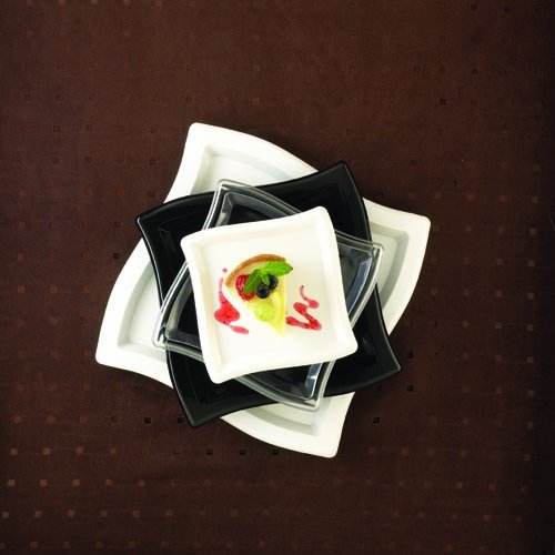 Koyal 9.75-Inch Clear Square Wave Dinner Plates - Set of 120 - Shatterproof Plastic Plates for Restaurants, Catering, Parties & Events - Elegant Tableware for Weddings, Banquets & Home Dining