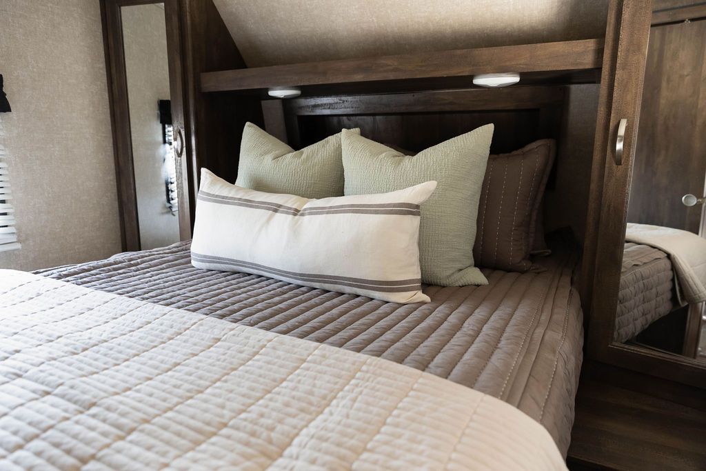 Luxe Beddy's Premium Bedding Set - Ultra Soft & Breathable Comforter & Sheet Set for All-Season Comfort - Perfect for Master Bedroom, Guest Room & Kids Bedroom