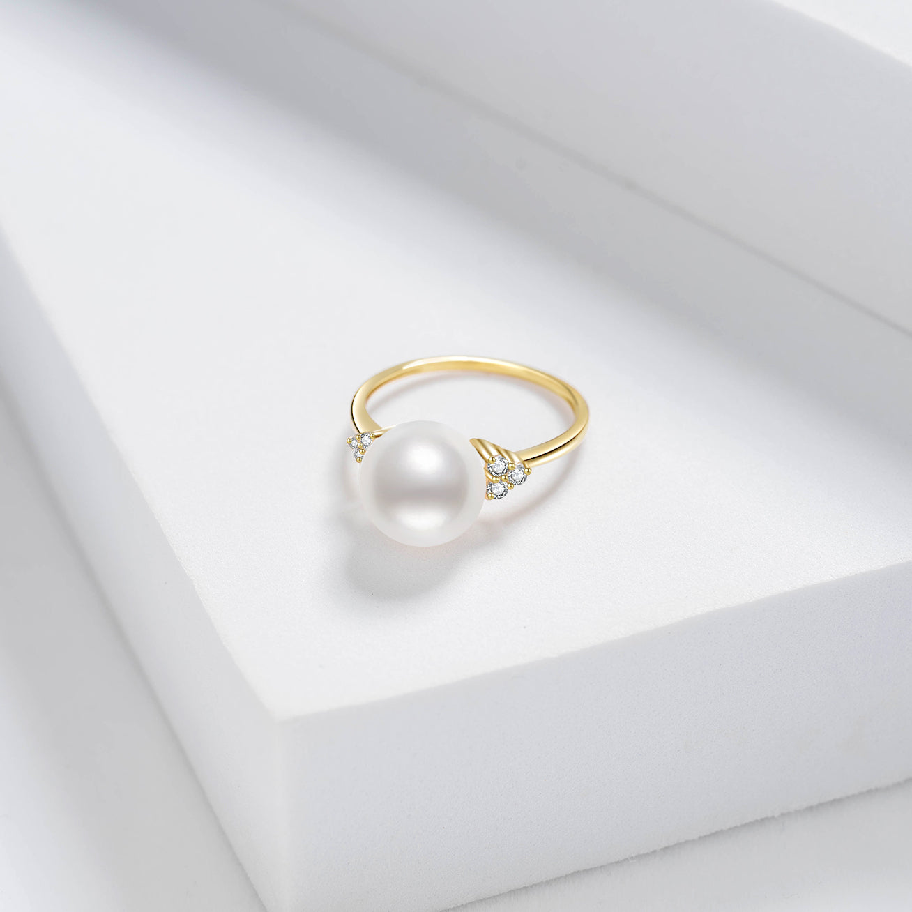 18K Gold Freshwater Pearl Ring KR00040 | Elegant Pearl Jewelry for Women | Perfect for Weddings, Anniversaries & Special Occasions
