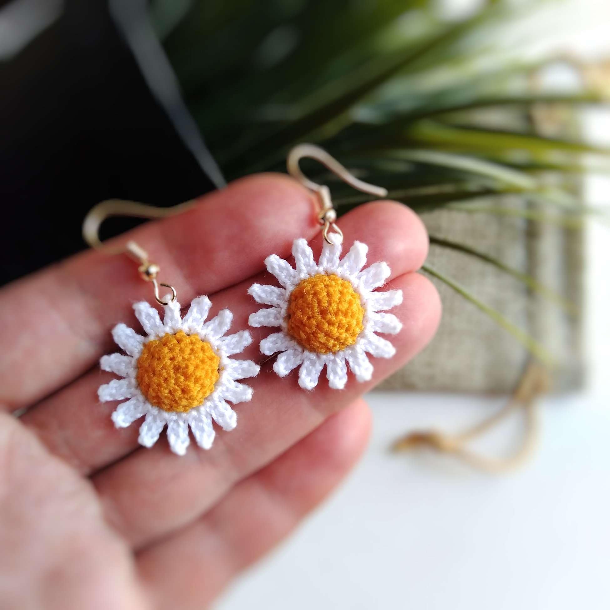 Handmade Pink Daisy Flower Dangle Earrings - Crochet Jewelry Gift for Women - Made in Italy - Perfect for Weddings, Parties & Everyday Wear