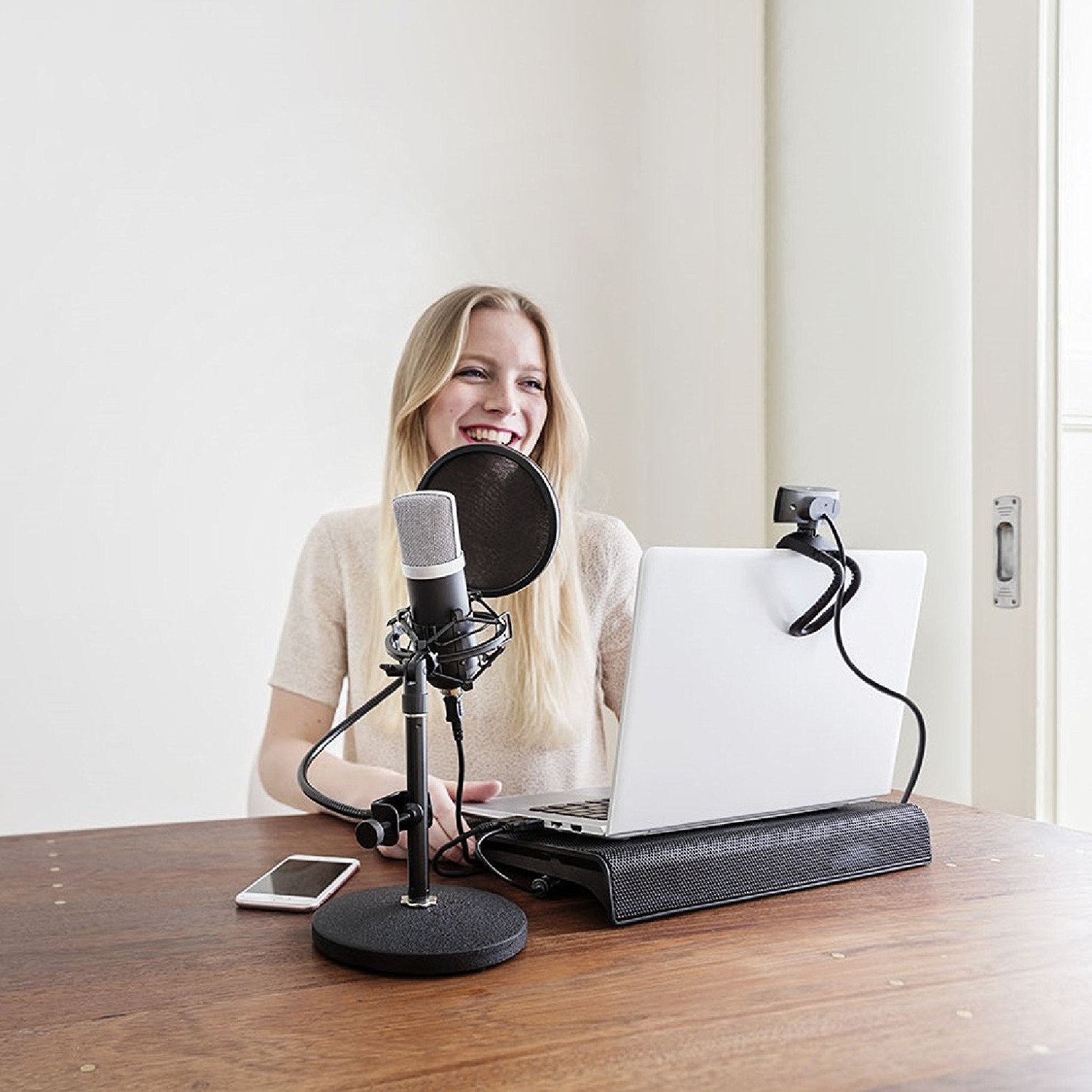 Trust Gaming GXT 252 Emita USB Microphone - Professional Cardioid Condenser Mic for PC, PS4, PS5, Gaming, Streaming, Podcasts & YouTube (Black) | Crystal Clear Voice Capture for Twitch Streamers, Vloggers, Online Gamers & Home Studio Recording | Perfect for Live Broadcasts, Voiceovers, Zoom Meetings & Remote Work