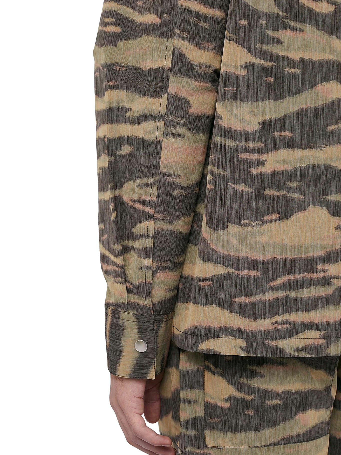 Camouflage Print Overshirt for Men & Women - Stylish Outdoor & Casual Wear for Hiking, Camping, and Everyday Fashion