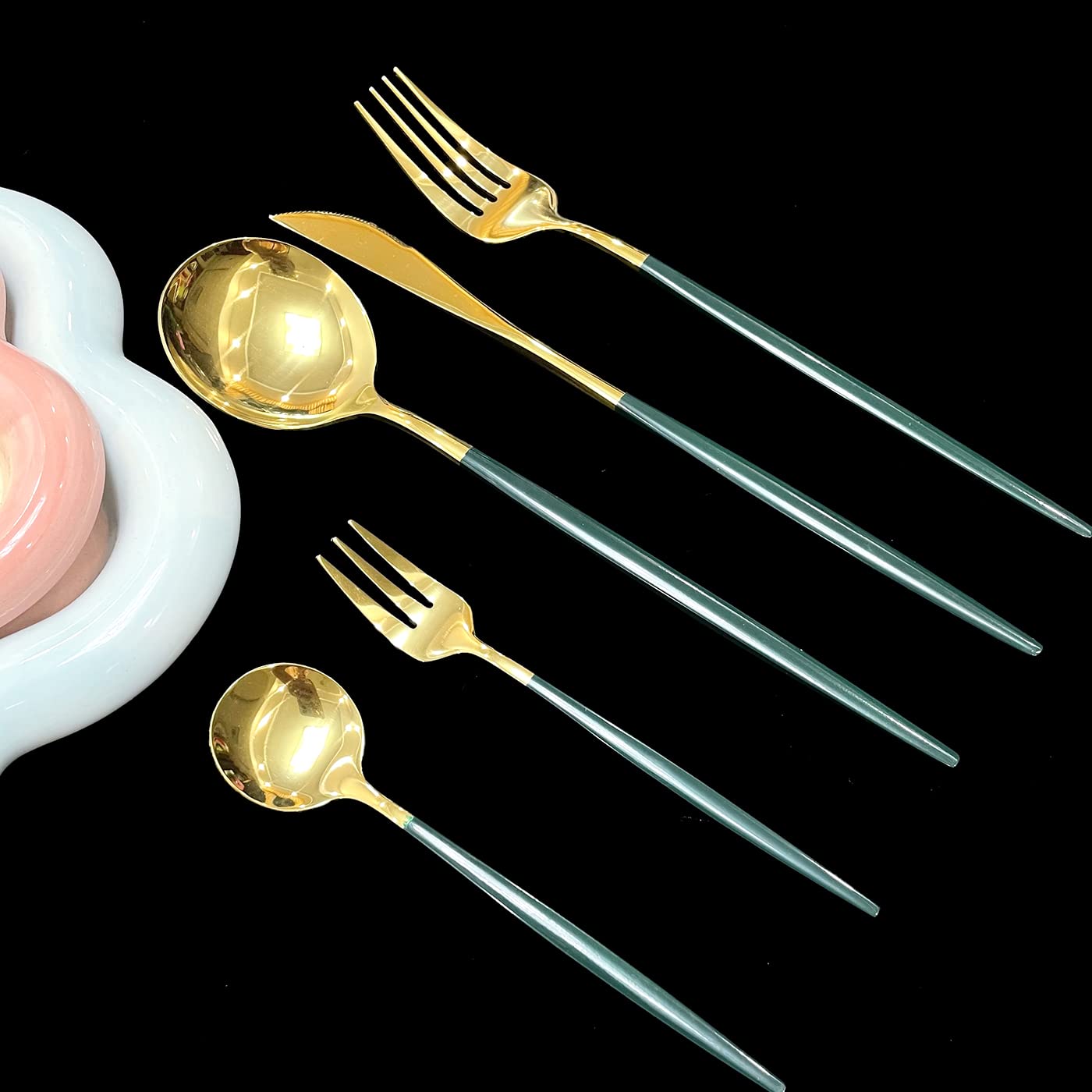 Gugrida 30-Piece Mirror Polish Copper Cutlery Set - 304 Stainless Steel Dinnerware Set for 6 People - Elegant Kitchen & Tableware with Fruit & Cake Forks - Perfect for Dining, Parties & Gift Giving