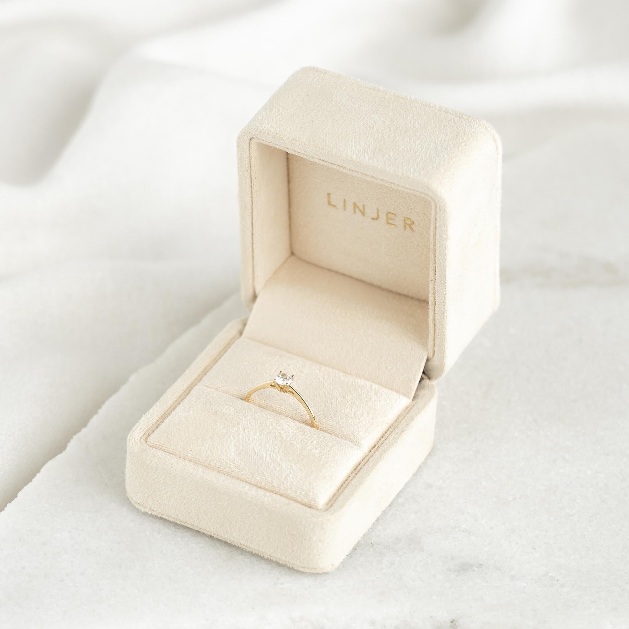 Velvet Ring Box - Elegant Jewelry Gift Box for Engagement, Wedding & Proposal Rings - Perfect for Proposal, Anniversary & Special Occasions
