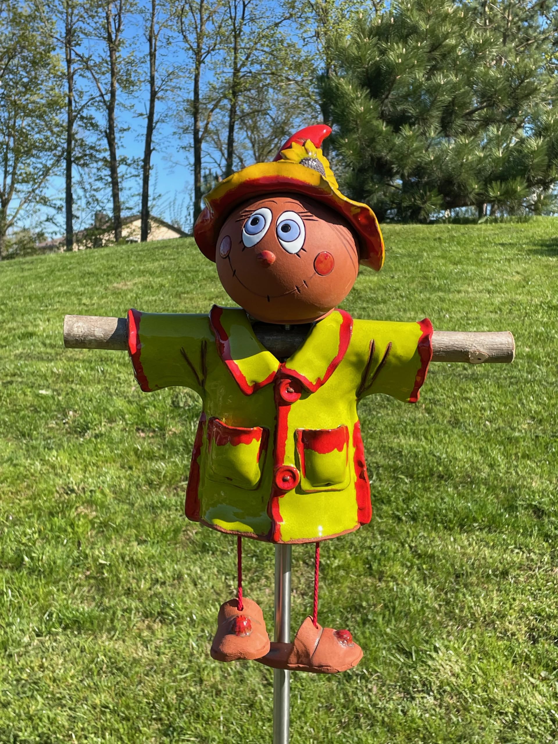 Handmade Frostproof Ceramic Scarecrow Lawn Stake - Unique Outdoor Garden Decor Statue for Women & Men - Perfect Yard Gift for Gardeners - Ideal for Patio, Lawn & Backyard Decoration