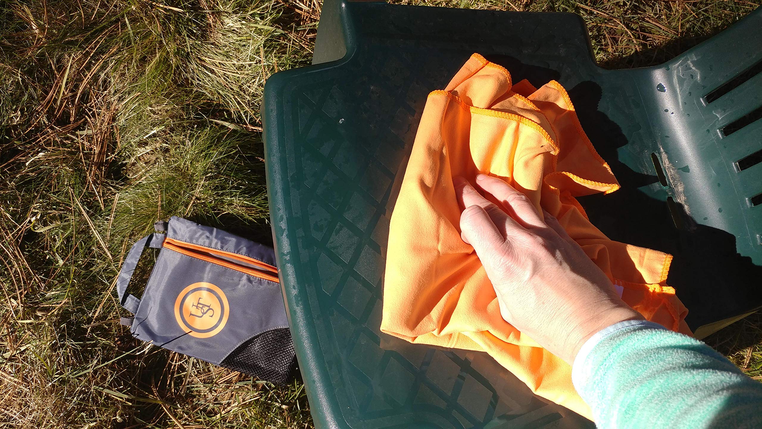 UST Microfiber Towel - Super Absorbent & Quick Dry Sports Towel with Lightweight Carry Bag for Gym, Camping, Hiking, Backpacking, Kayaking & Outdoor Activities | Perfect for Travel, Beach & Fitness