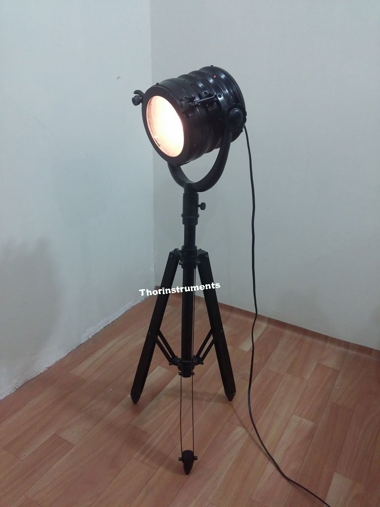 THOR INSTRUMENTS Vintage Searchlight Spotlight with Adjustable Wooden Tripod Stand - Rustic Table Lamp for Home Decor, Living Room, Bedroom & Office Lighting - Unique Gift Idea for Christmas & Housewarming