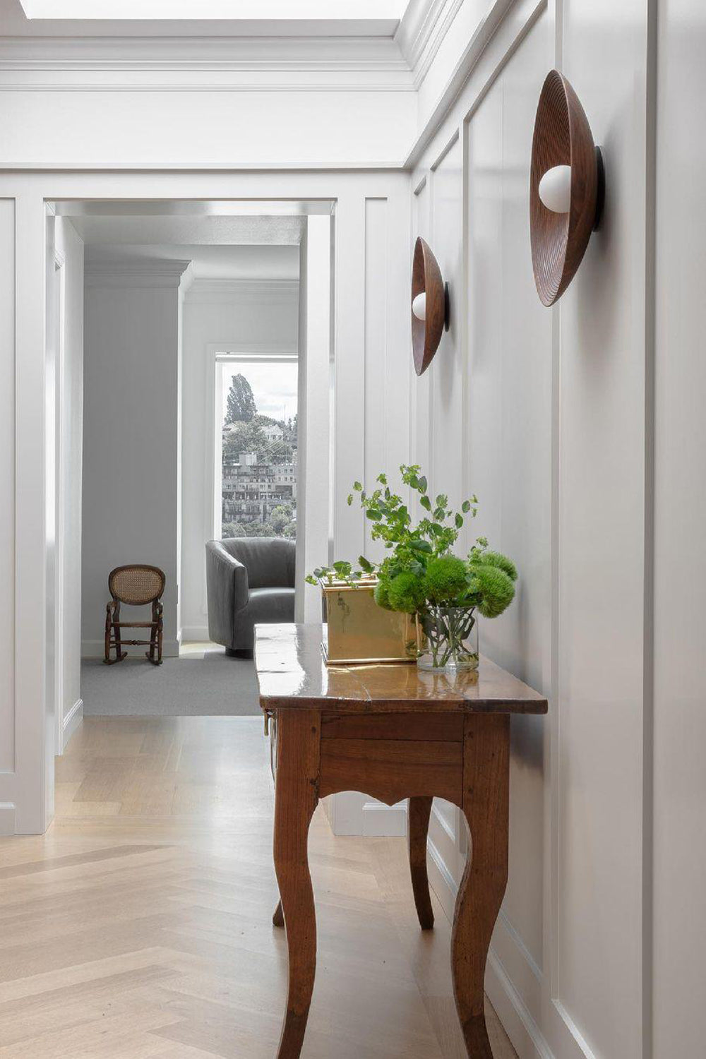 Handcrafted Wooden Wall Sconce with Elegant Contour Design - Perfect for Bedroom, Living Room & Hallway Lighting Decor