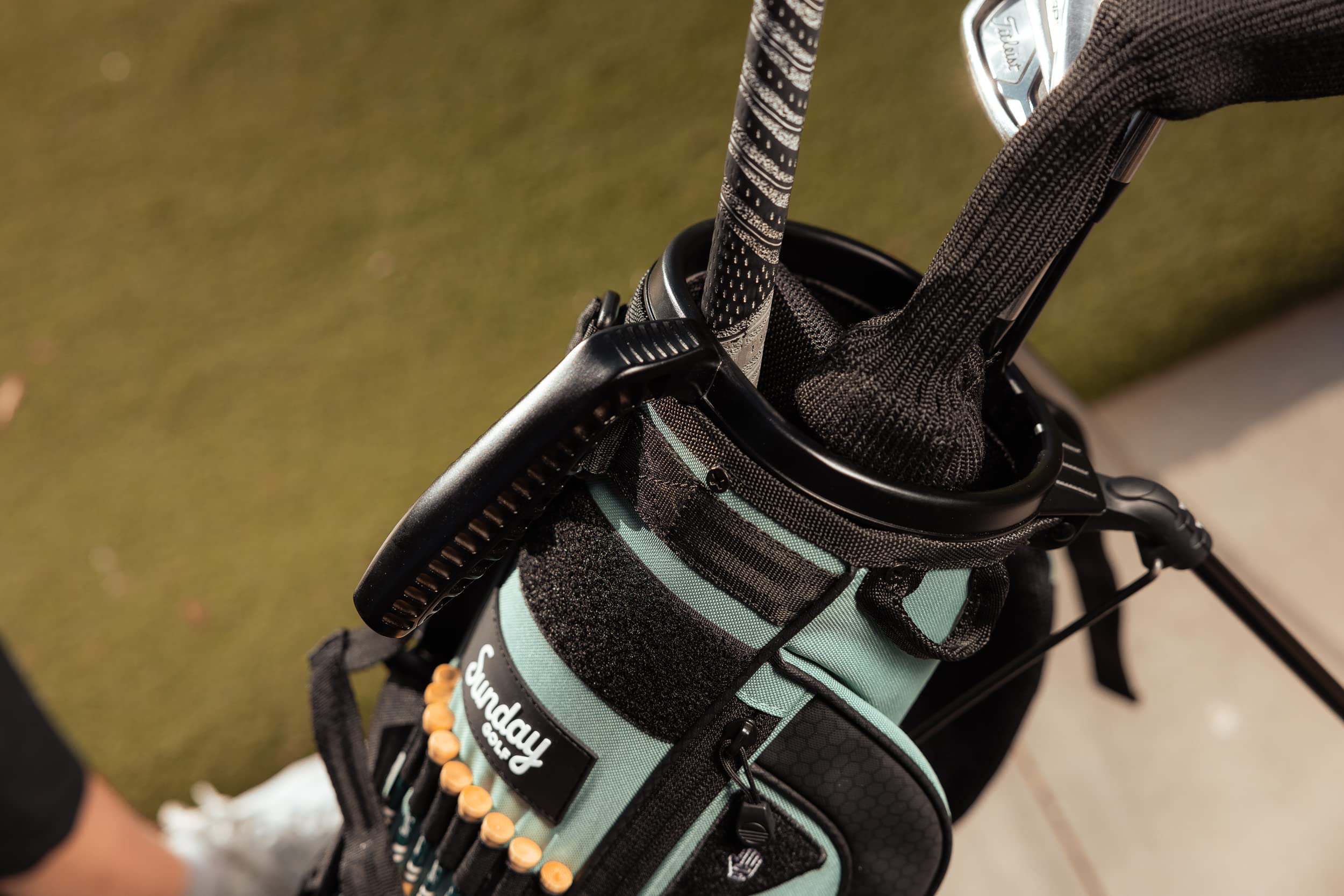 Sunday Golf Loma XL Bag - Ultra Lightweight 3.4lbs Golf Stand Bag with Adjustable Strap - Perfect for Driving Range, Par 3 & Executive Courses - Easy Carry Pitch & Putt Golf Bag for Casual Play & Practice Sessions