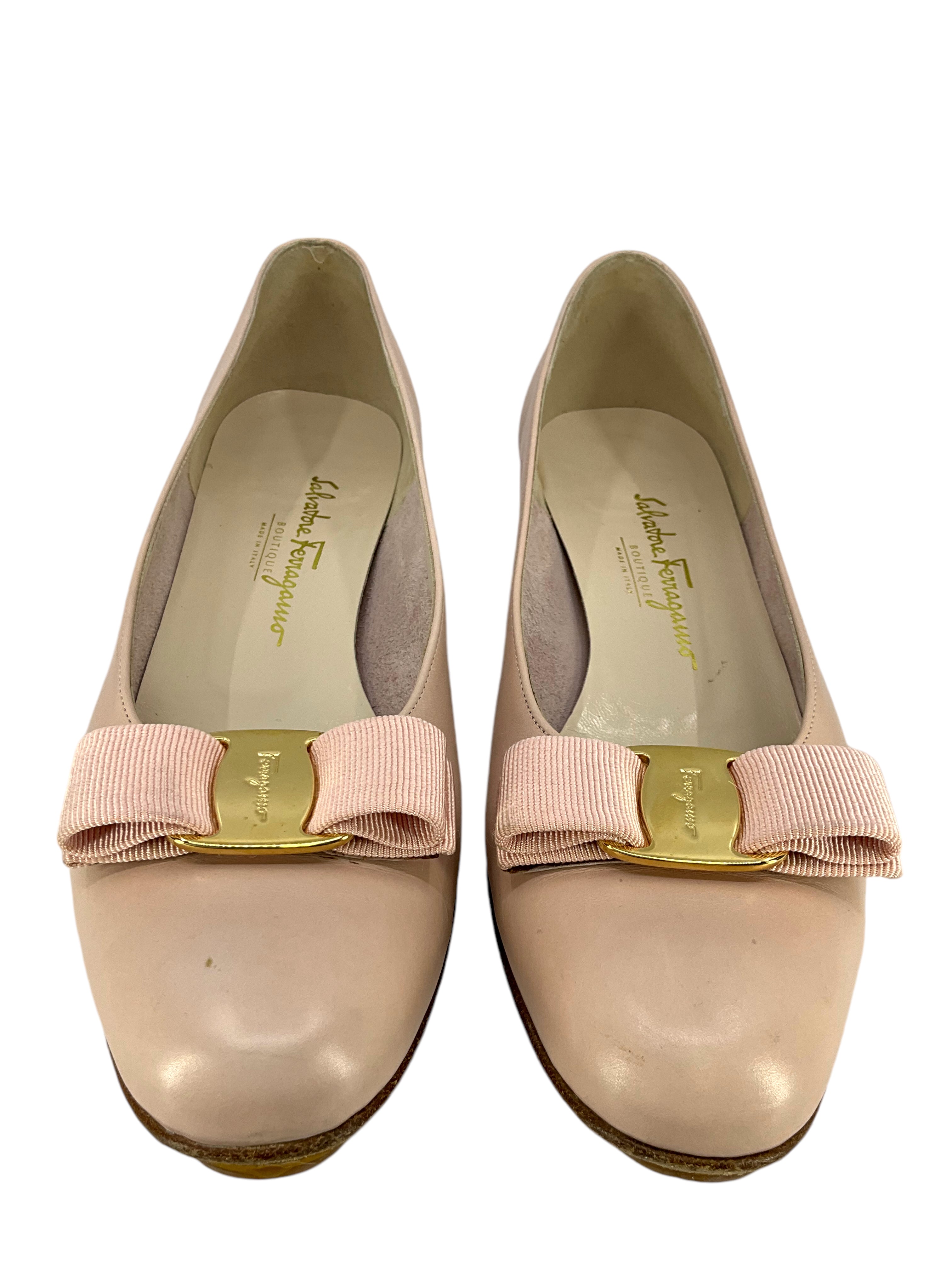 Salvatore Ferragamo Vara Bow Leather Pumps Women's Size 9.5 - Classic Pointed Toe Heels for Office, Wedding & Special Occasions