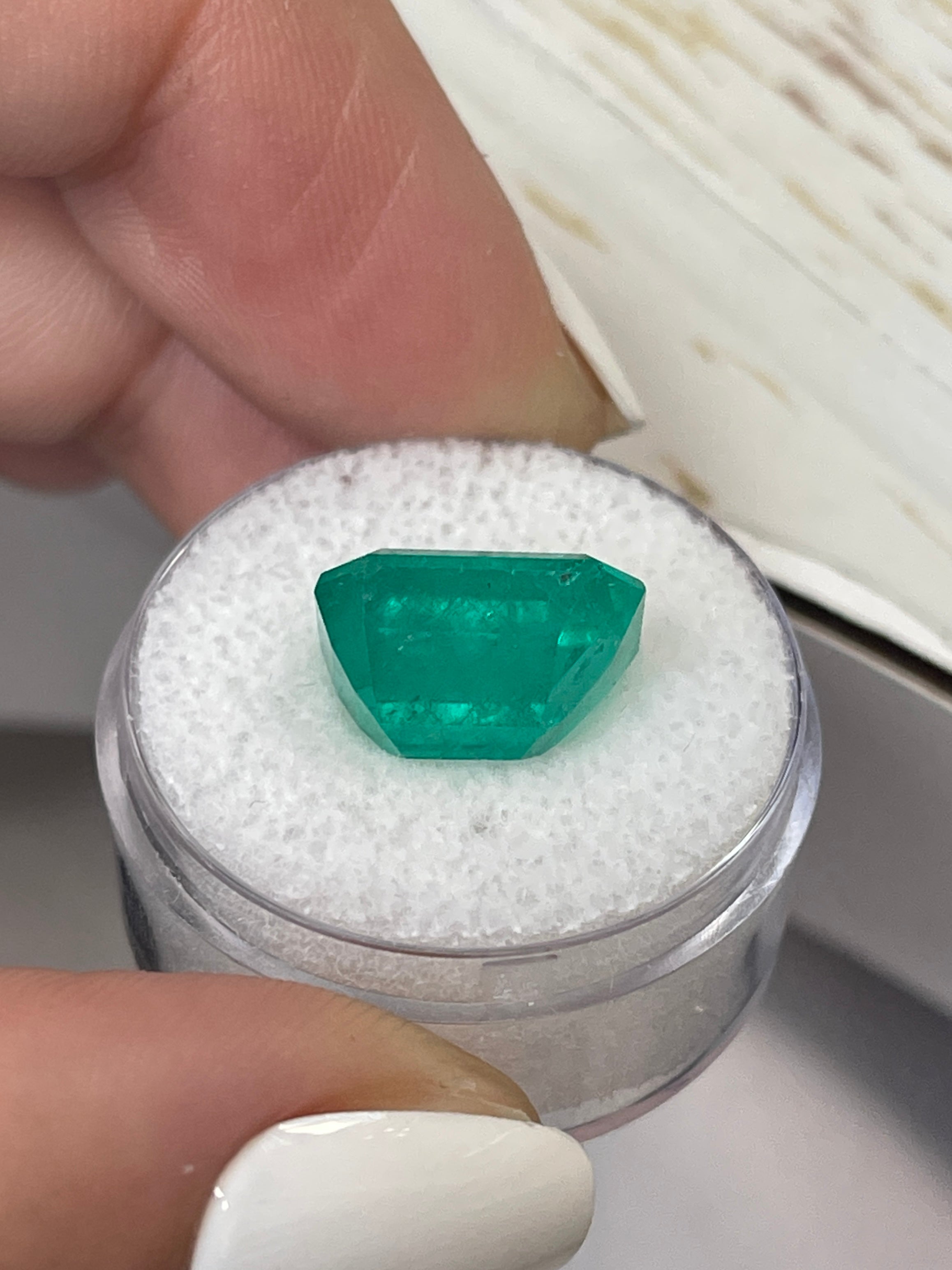 7.64 Carat 13x10mm Loose Colombian Emerald Gemstone - Emerald Cut for Jewelry Making, Engagement Rings & Luxury Gifts