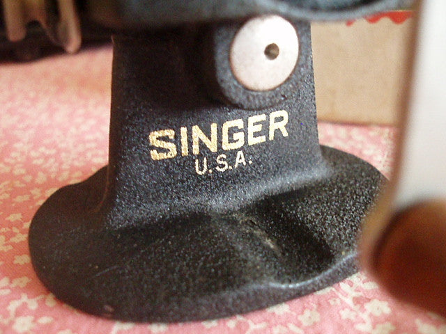 Vintage Singer Hand Crank Pinker - Original Sewing Tool for Fabric Edging | Perfect for Quilting, Dressmaking & DIY Crafts