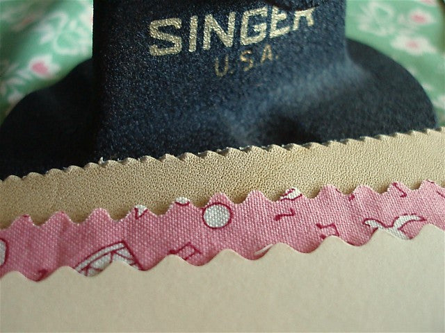 Vintage Singer Hand Crank Pinker - Original Sewing Tool for Fabric Edging | Perfect for Quilting, Dressmaking & DIY Crafts