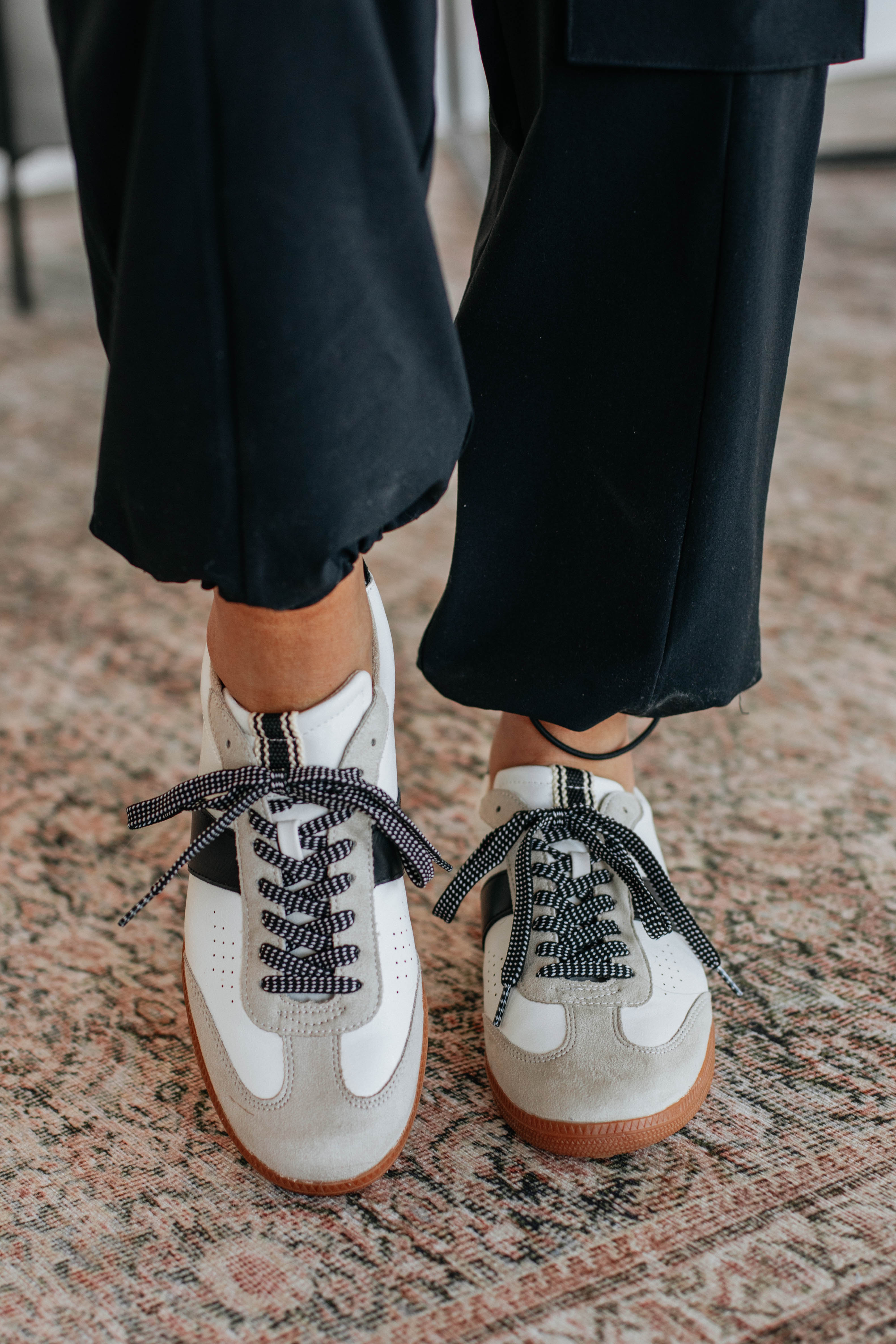Trendy Sneakers for Women & Men - Comfortable & Stylish Walking Shoes for Running, Gym, Workout & Casual Wear