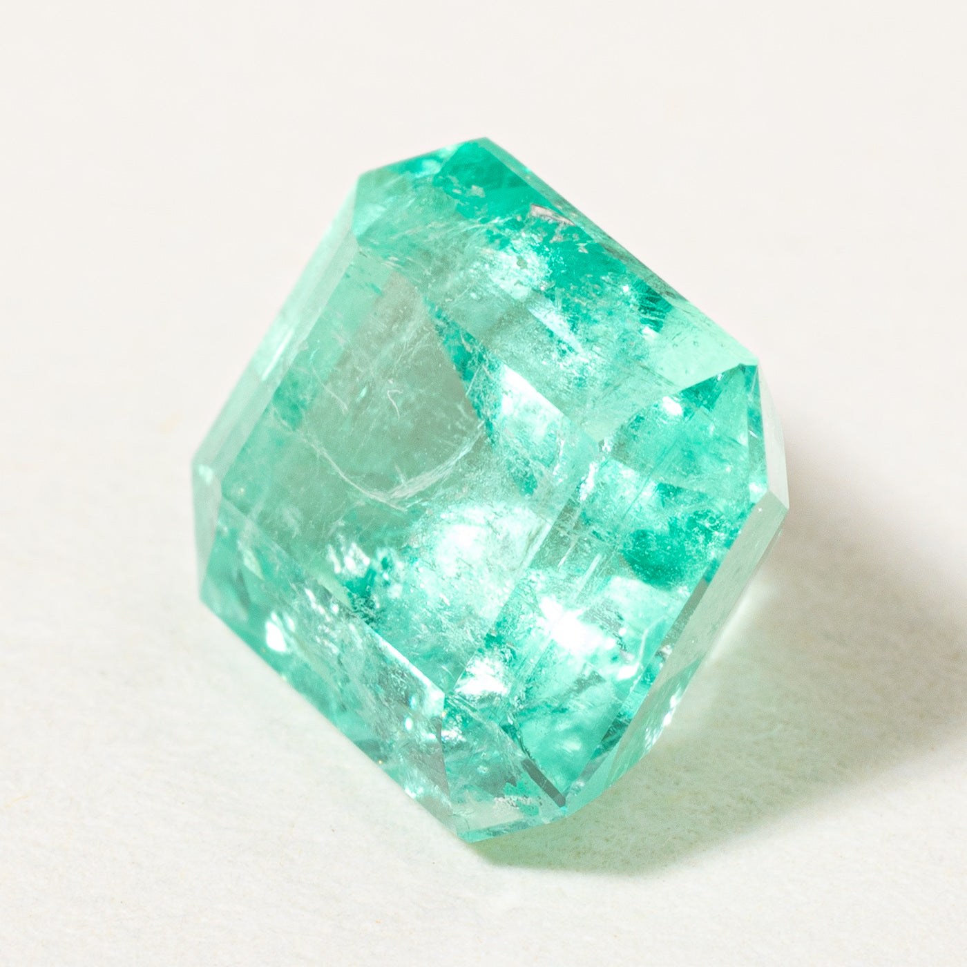 2.85ct Natural Colombian Emerald Gemstone - Rectangular Cut with Beveled Corners for Jewelry Making, Engagement Rings & Luxury Gifts