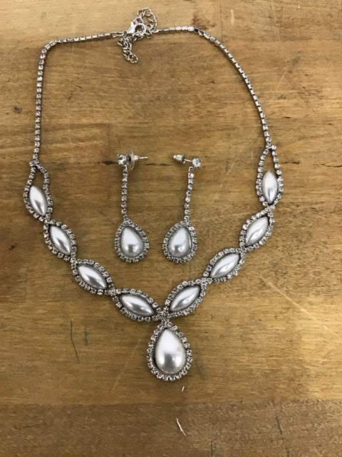 Elegant Faux Pearl Earrings and Necklace Set - Women's Fashion Jewelry for Wedding, Party & Everyday Wear