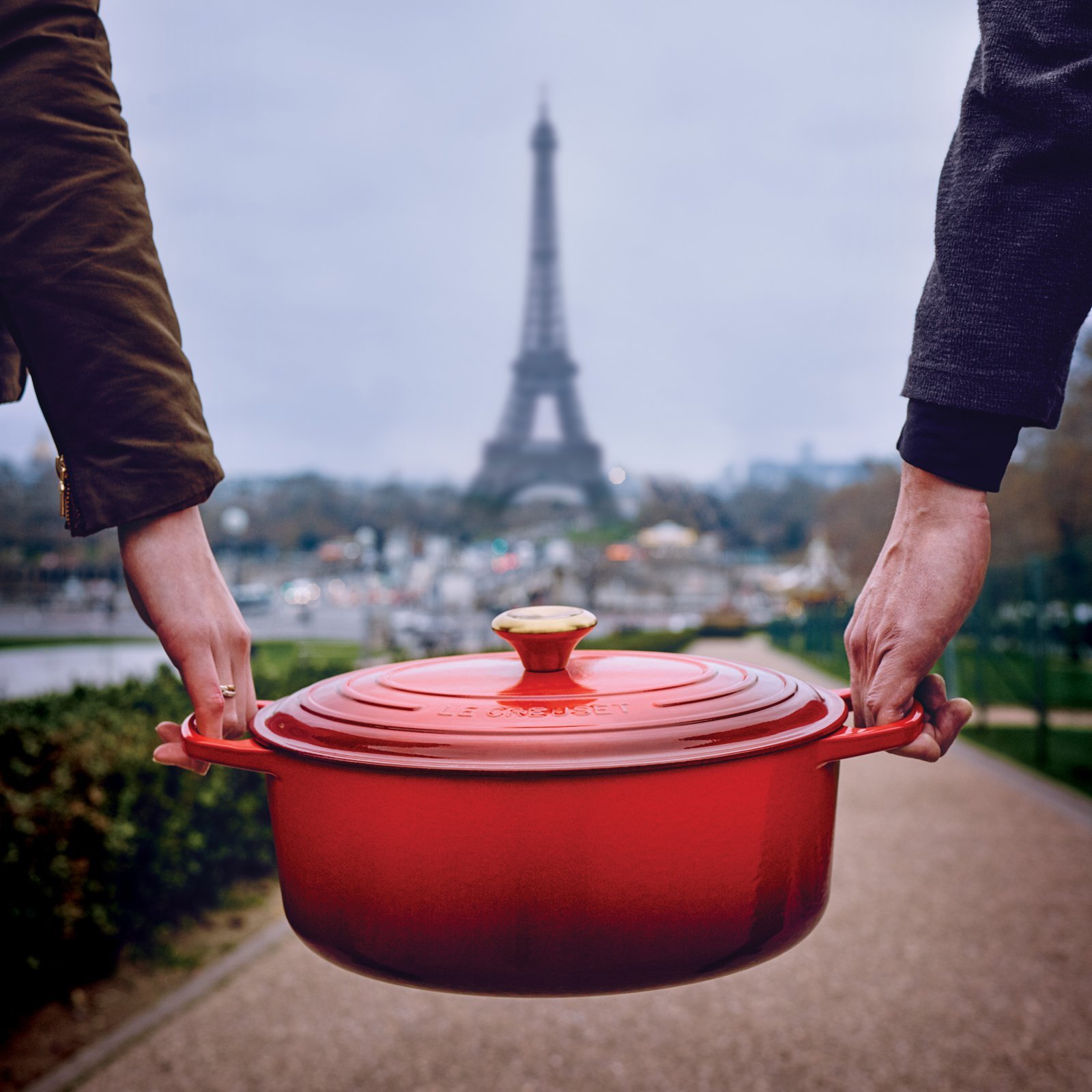 Le Creuset Enameled Cast Iron Signature Round Dutch Oven 2 Quart - Classic Marseille Blue for Braising, Stewing & Baking - Perfect for Soups, Casseroles & Family Dinners