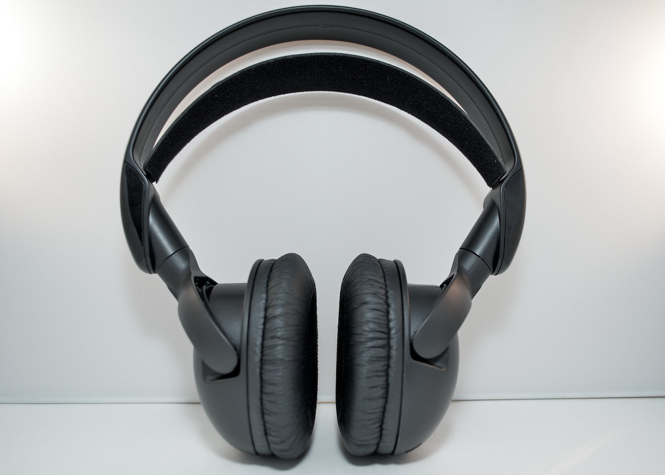 Premium Wireless DVD Headphones for Honda Accord - Bluetooth Over-Ear Headset with Noise Cancelling (Black) | Perfect for Long Road Trips & In-Car Entertainment