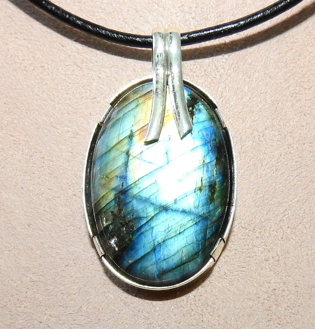 Natural Labradorite Pendant with 18 Fire Flashes - Spiritual Healing Crystal for Energy & Protection | Chakra Balancing Jewelry Gift (Elegant Gift Box Included) | Perfect for Meditation, Yoga & Daily Wear