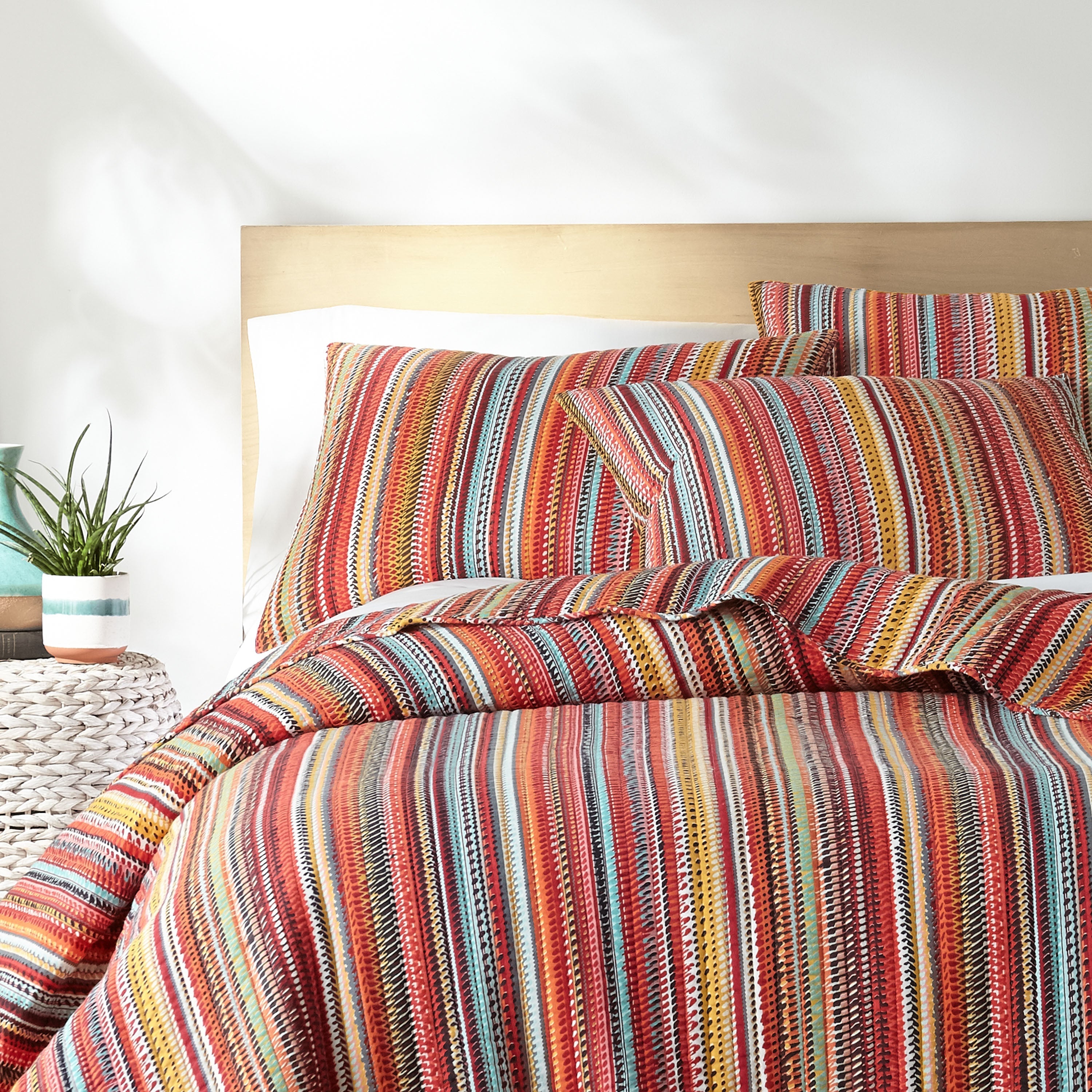 Uluru Stripe Quilt Set - Queen Size 3-Piece Bedding Set with Soft Microfiber, Breathable & Cozy - Perfect for Master Bedroom, Guest Room & Dorm Decor
