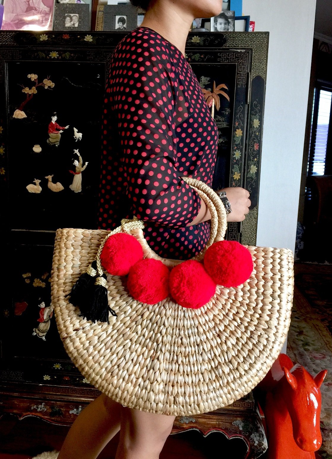 Stylish Pom Pom Straw Tote Bag for Women - Perfect Beach Basket Bag, Summer Straw Handbag for Outings, Picnics & Vacation Essentials