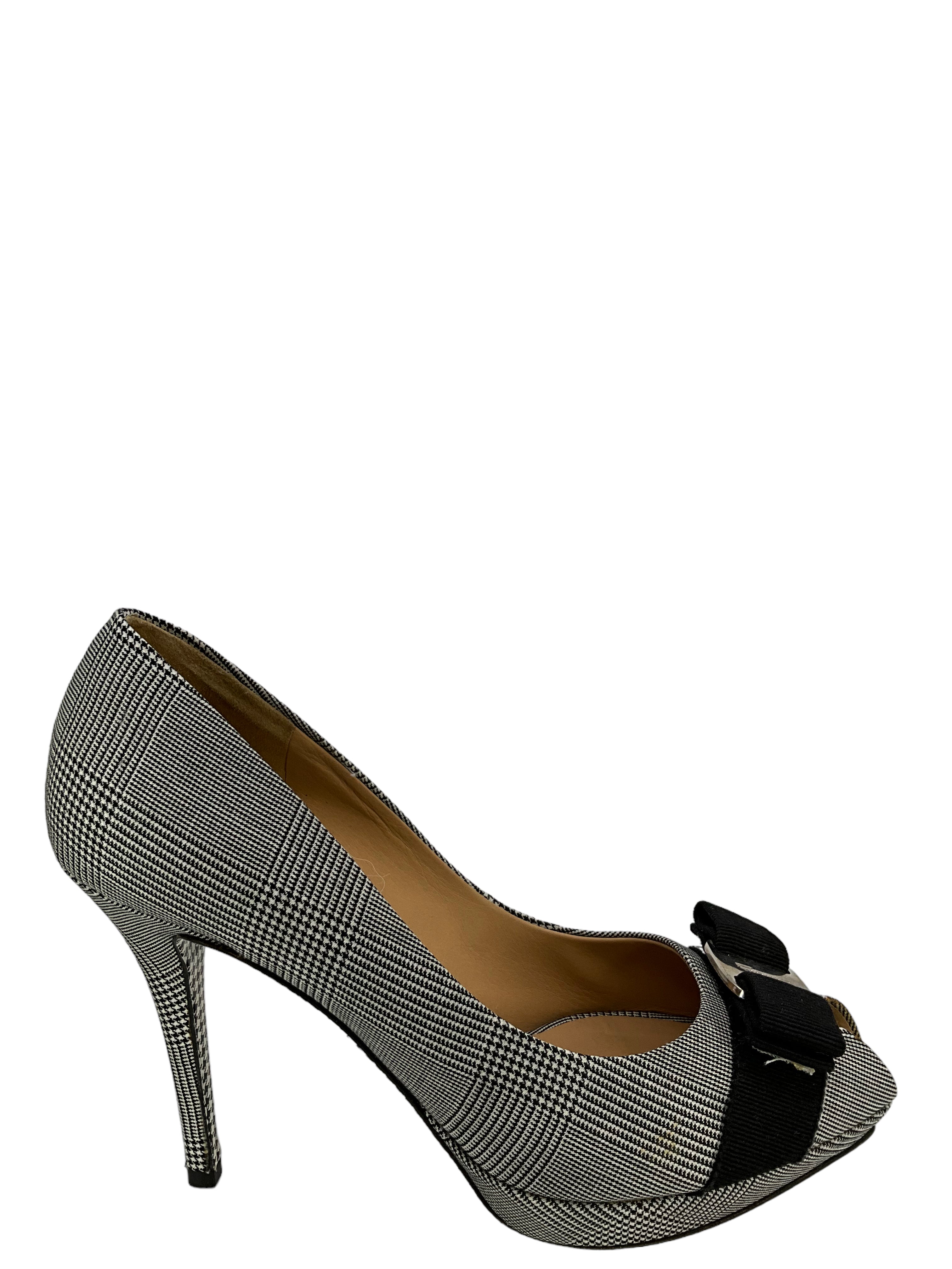 Salvatore Ferragamo Women's Houndstooth Print Bow Pumps Size 7.5 - Elegant Dress Shoes for Office, Party & Special Occasions