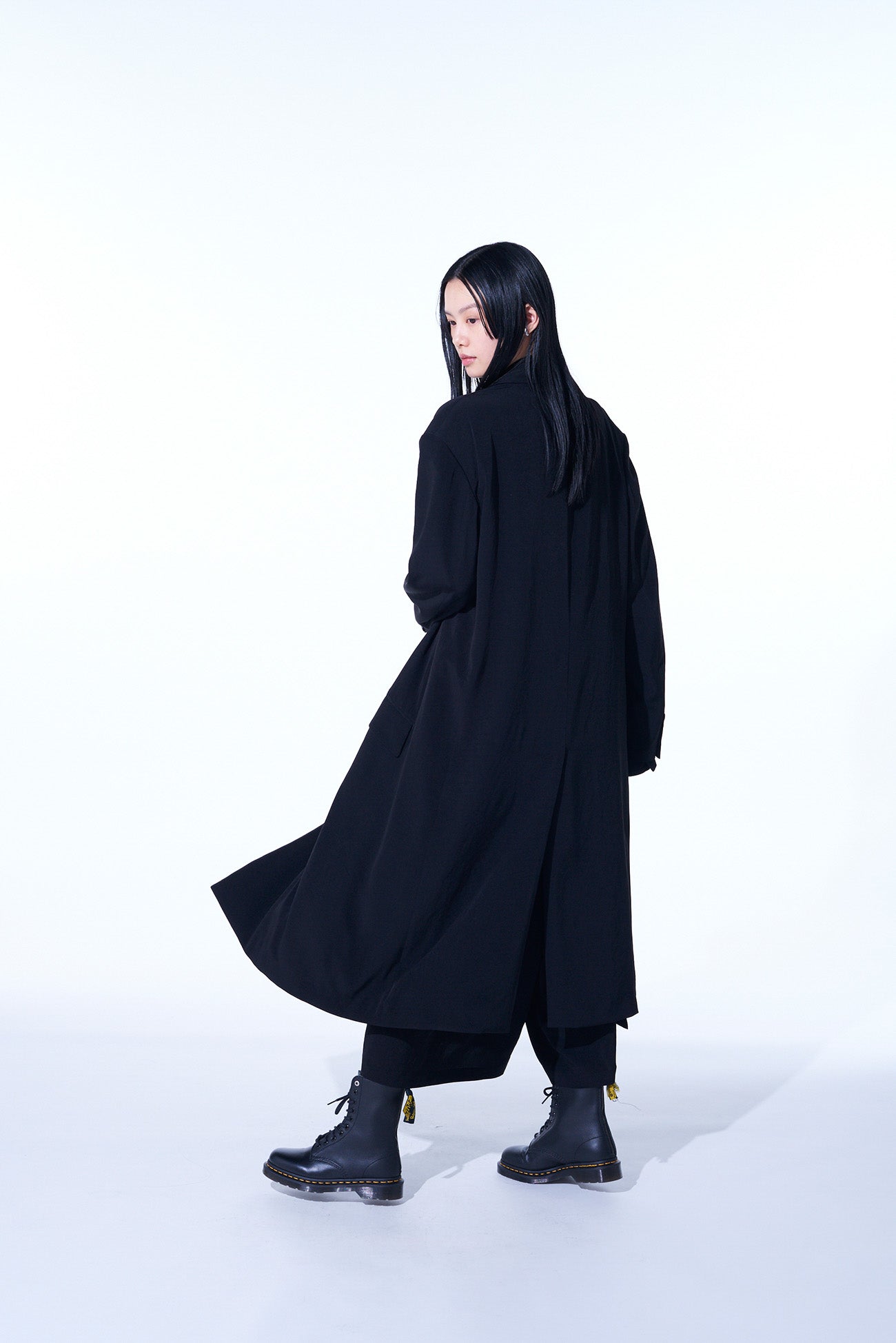 Elegant Crepe de Chine Oversized Notched Lapel Long Jacket for Women - Perfect for Office Wear, Evening Events & Special Occasions