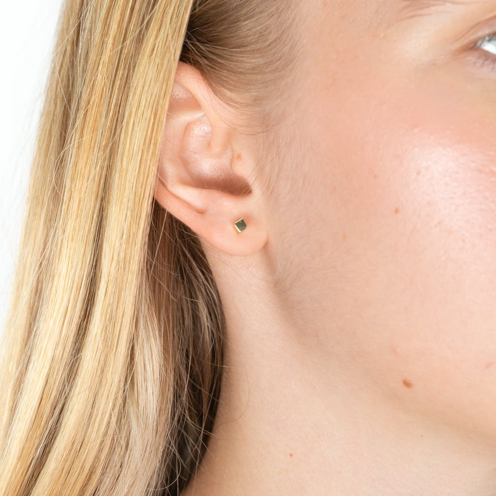 9ct Yellow Gold 3D Cube 3mm Stud Earrings for Women - Minimalist Geometric Jewelry for Everyday Wear & Special Occasions