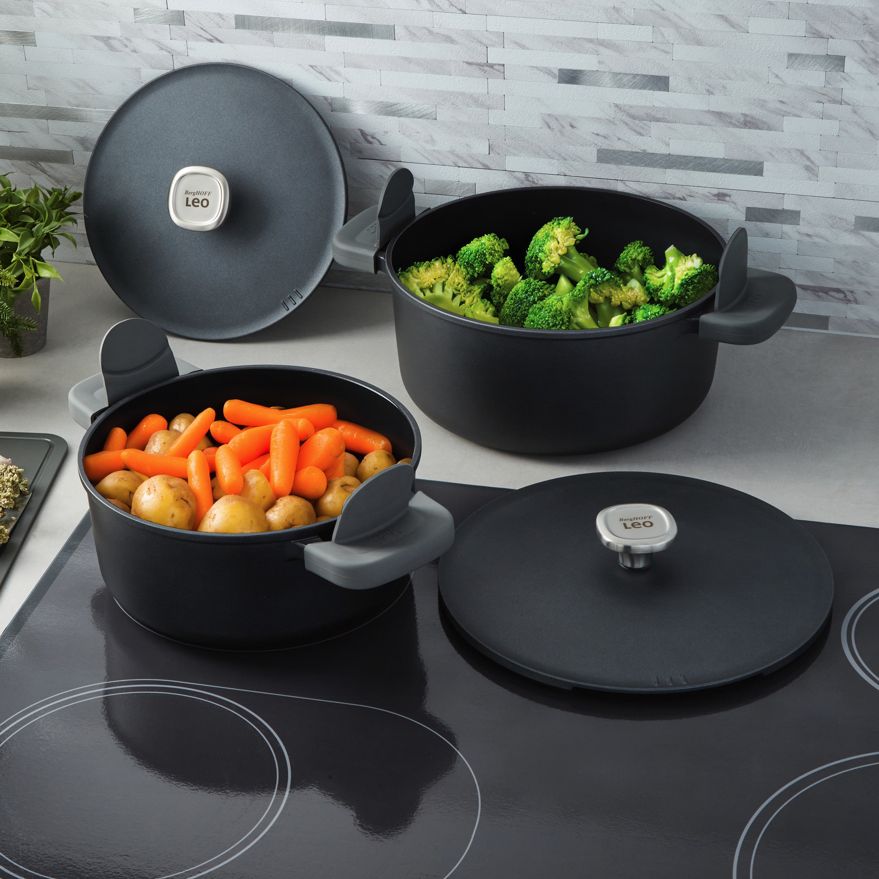BergHOFF Leo Phantom Nonstick Ceramic 10-Inch Stockpot 4.5 Quart with Lid - Eco-Friendly Recycled Material - Perfect for Soups, Stews & Pasta Cooking